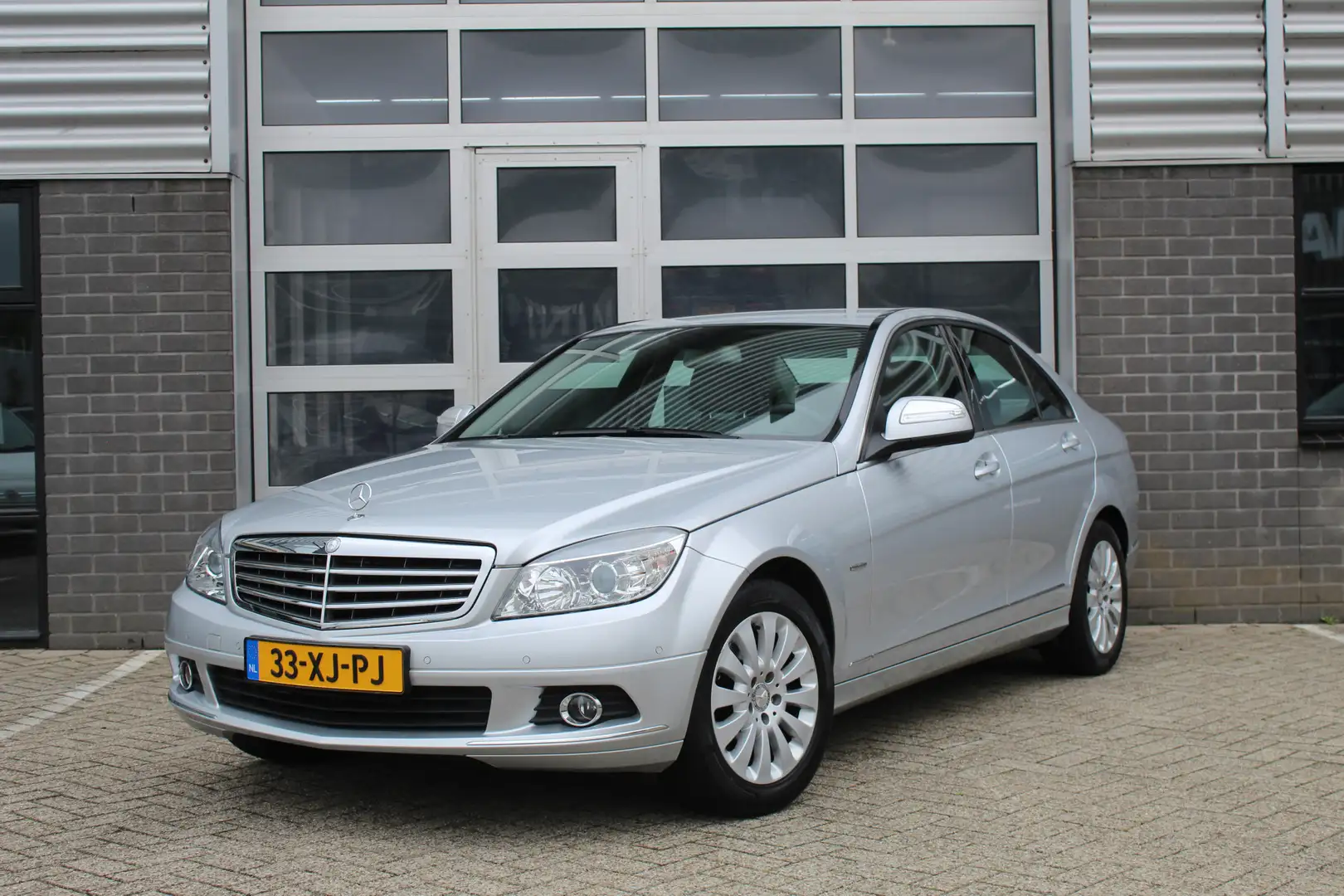 Mercedes-Benz C 200 K Elegance / Navigatie / Automaat / Youngtimer / N Grijs - 1