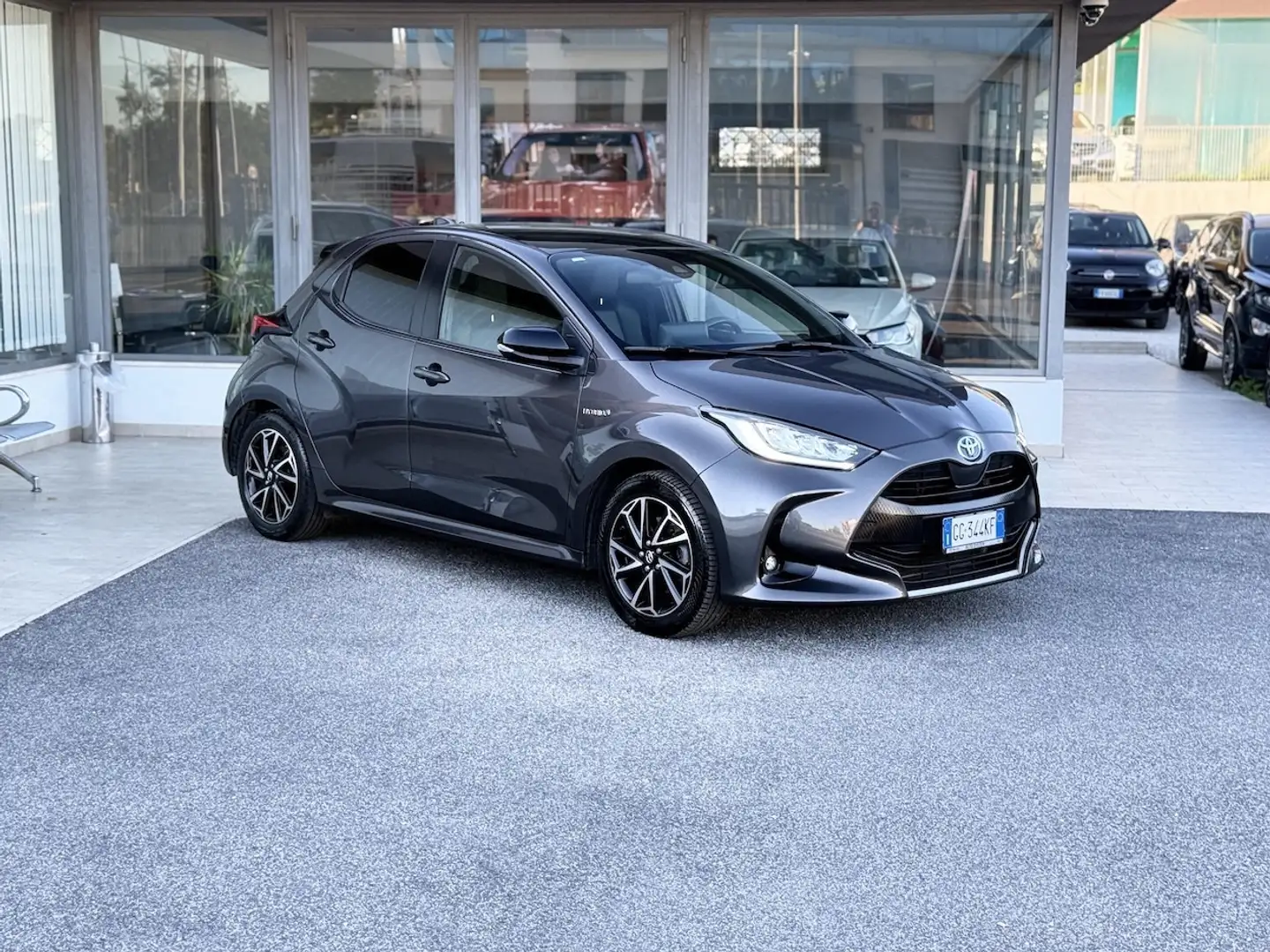 Toyota Yaris 1.5 Hybrid 92CV E6 Automatica - 2021 Grigio - 1