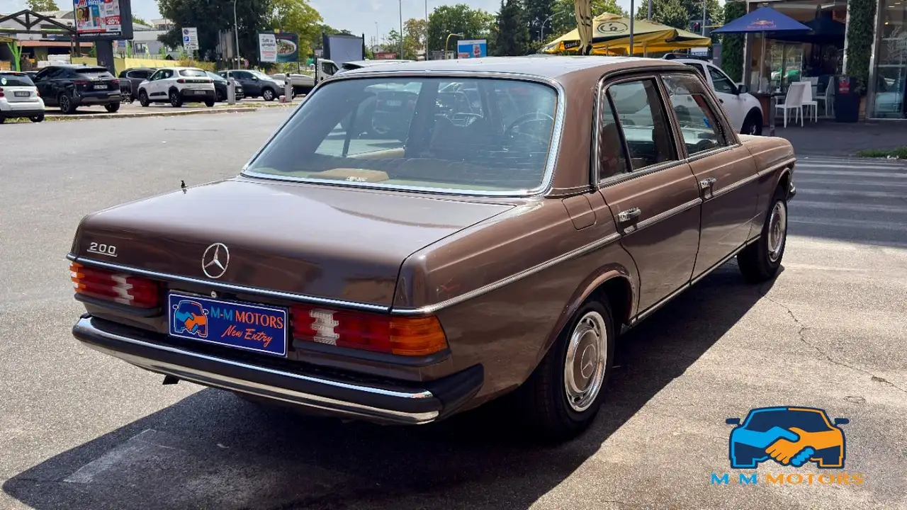 Mercedes-Benz 200 Berlina, foto 5
