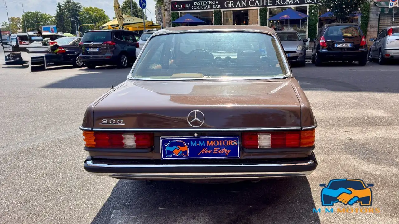 Mercedes-Benz 200 Berlina, foto 6
