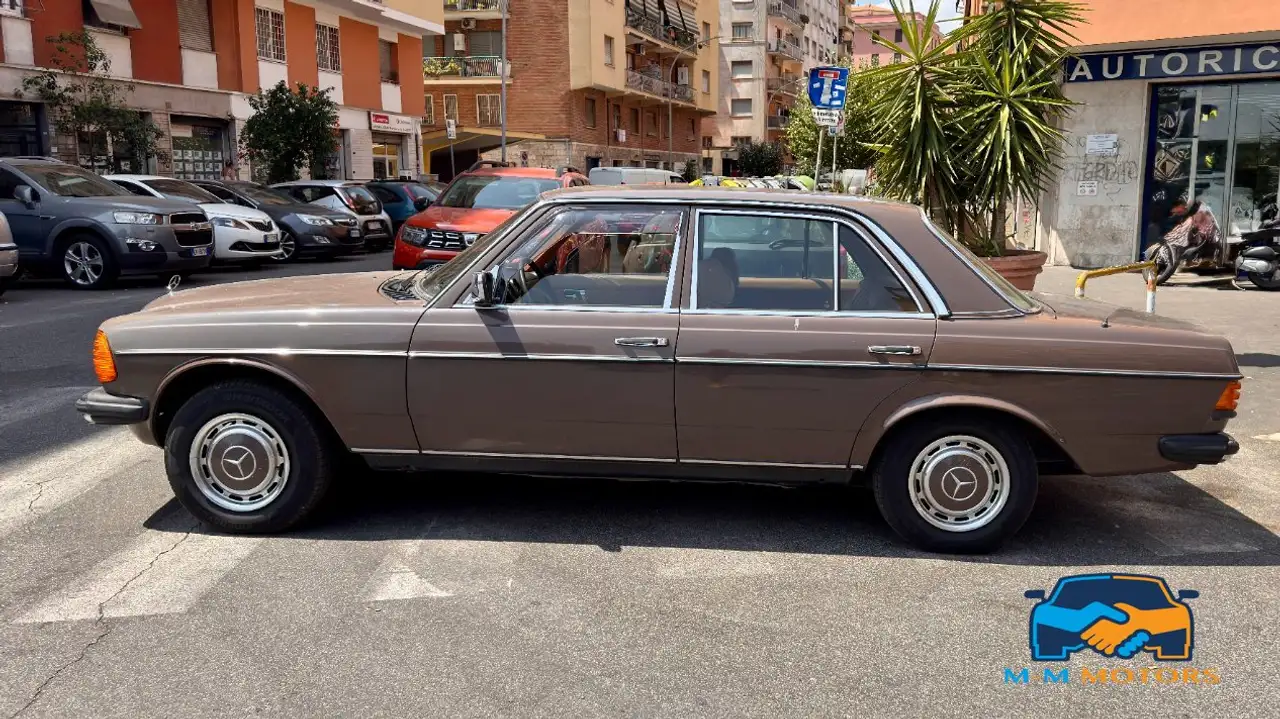 Mercedes-Benz 200 Berlina, foto 8