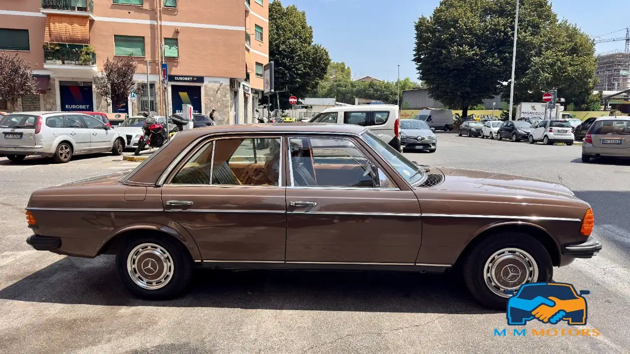 Mercedes-Benz 200 Berlina, foto 4
