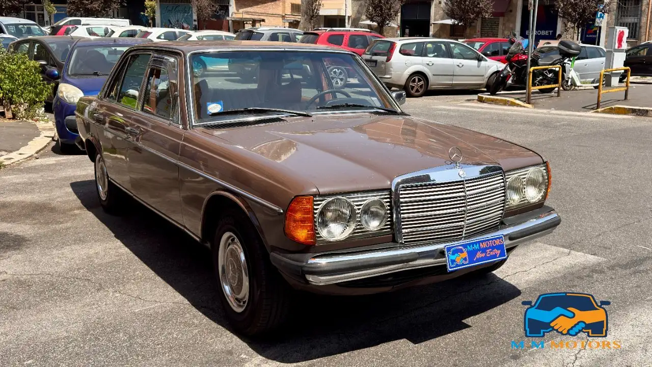 Mercedes-Benz 200 Berlina, foto 3