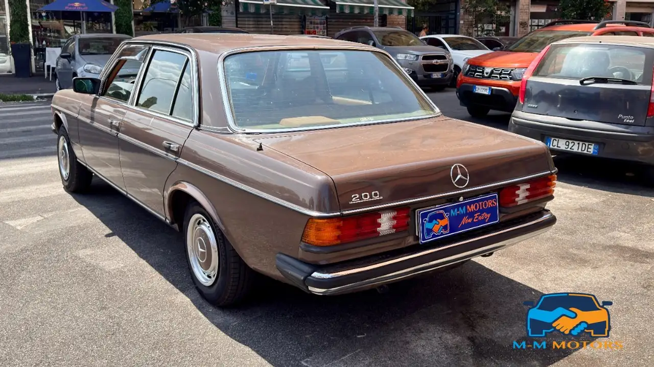 Mercedes-Benz 200 Berlina, foto 7