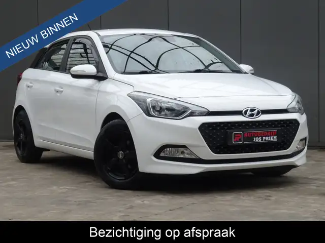 Hyundai i20 1.4i i-Motion * STOELVERW. * TREKHAAK !!