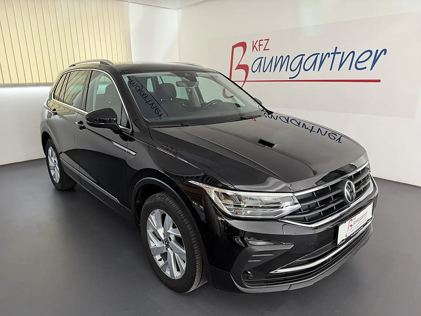 Volkswagen Tiguan 2,0TDI DSG 4Motion *LED*NAVI*ACC*AHK*Sitzheizun... Schwarz - 1