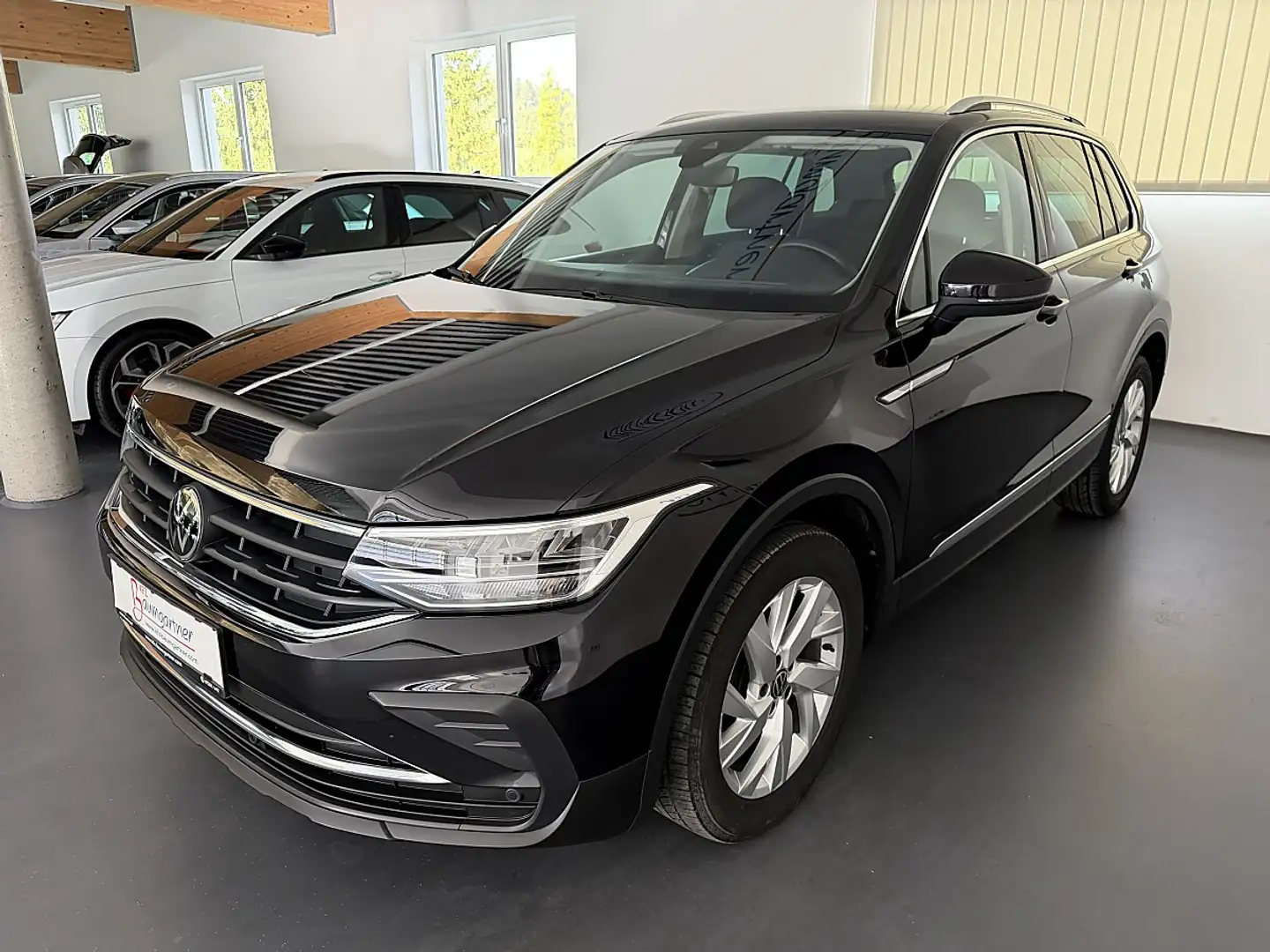 Volkswagen Tiguan 2,0TDI DSG 4Motion *LED*NAVI*ACC*AHK*Sitzheizun... Schwarz - 2