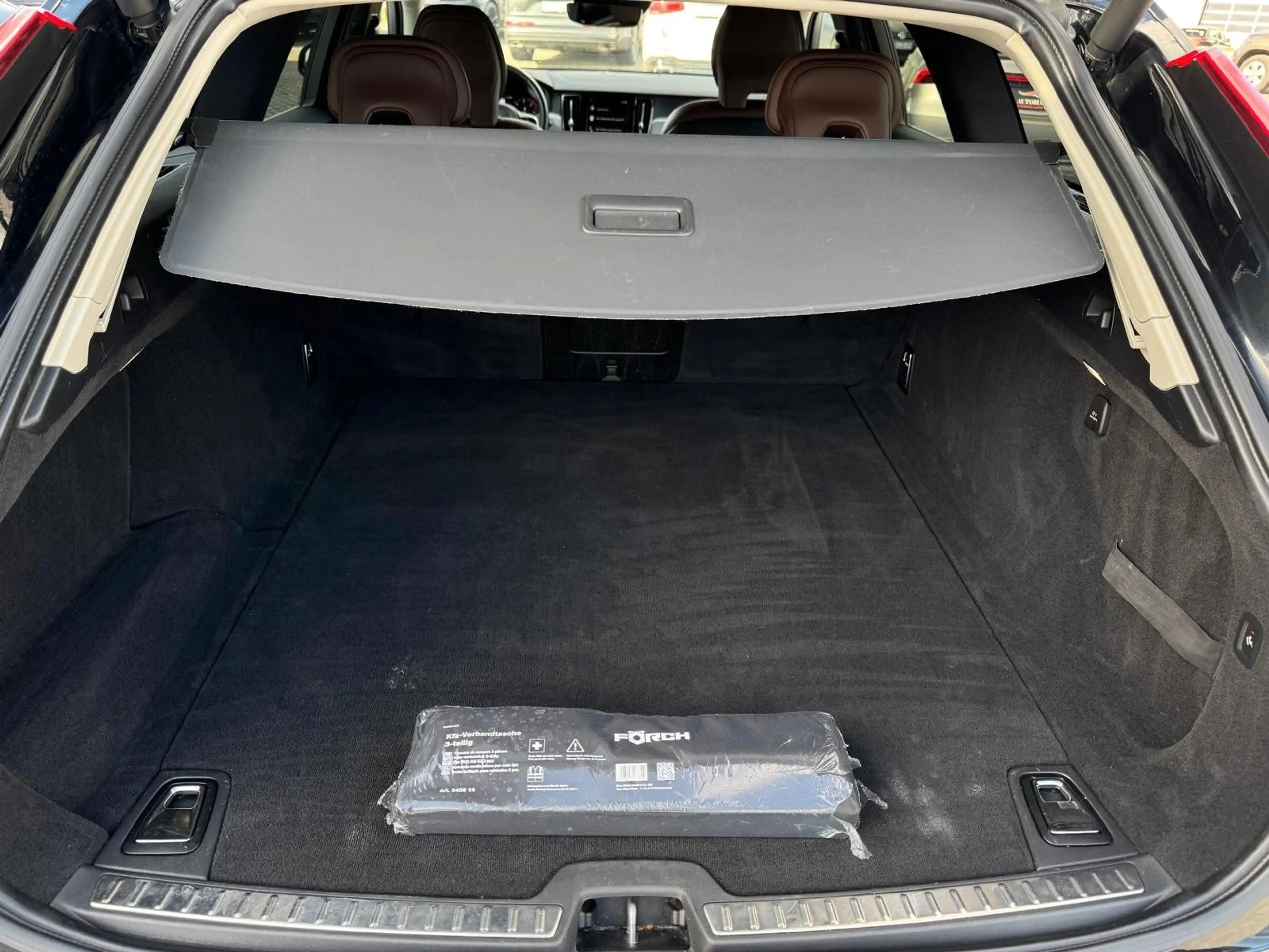 Volvo V90 2.0 "Momentum Pro"AHK*DAB+*VZ.ERKENN*LKA*LED — photo 6
