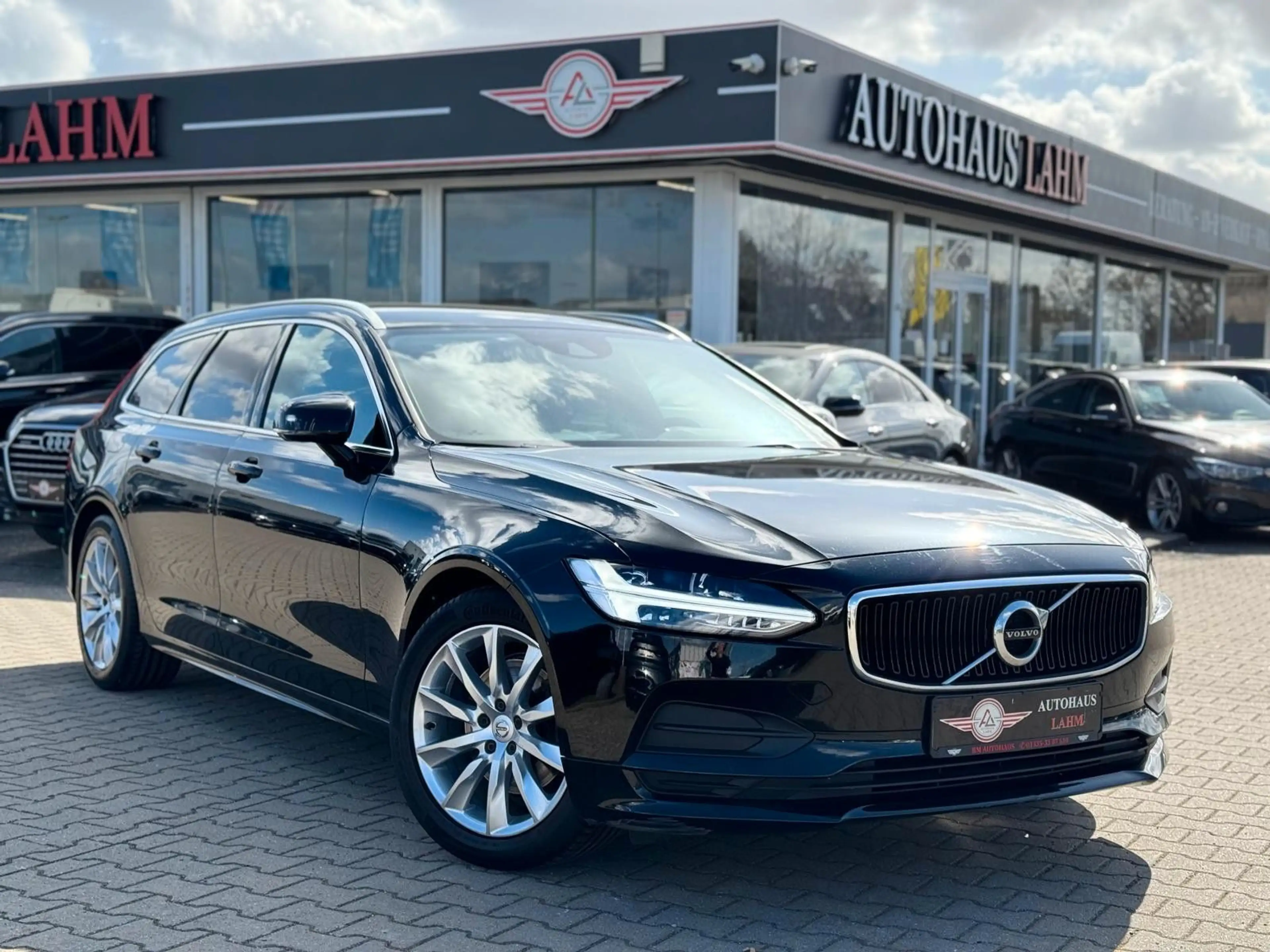 Volvo V90 2.0 "Momentum Pro"AHK*DAB+*VZ.ERKENN*LKA*LED