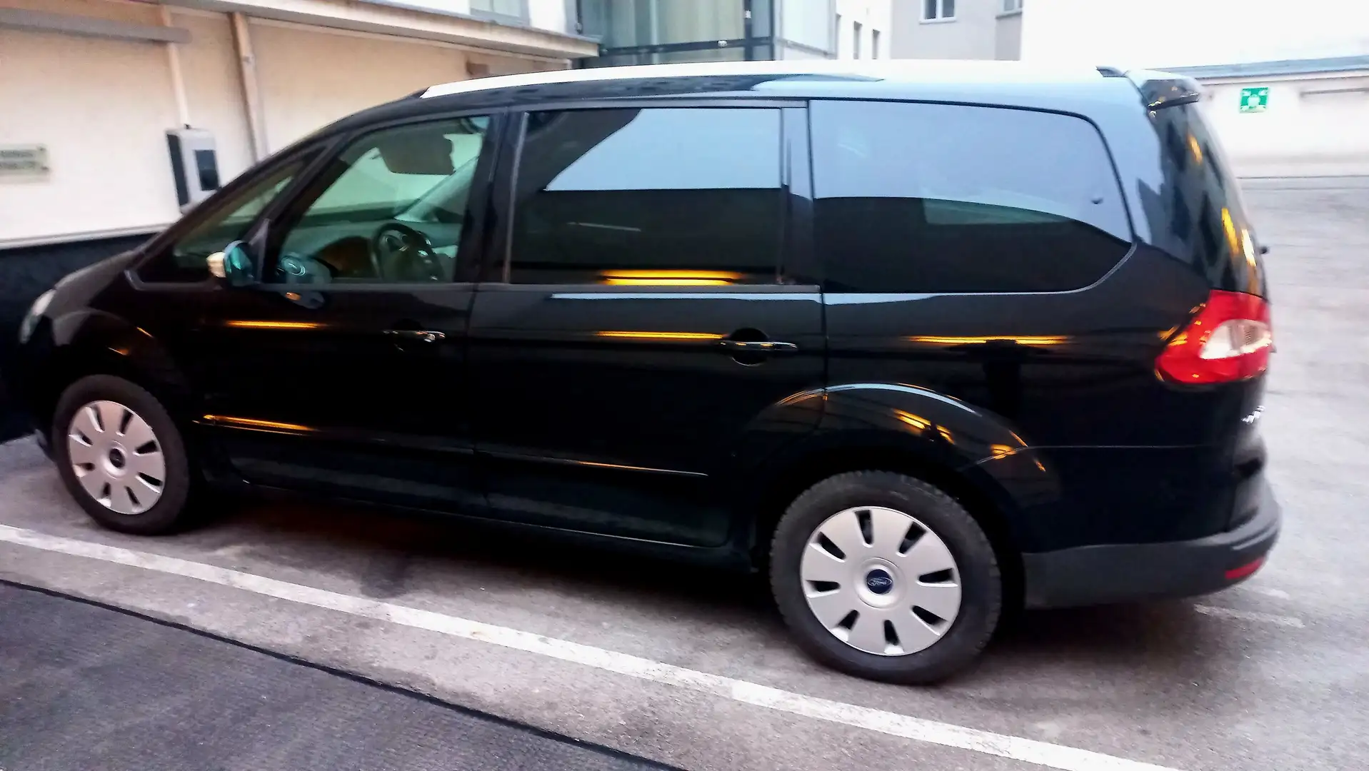 Ford Galaxy Galaxy Trend 2,0 TDCi DPF Trend Schwarz - 1