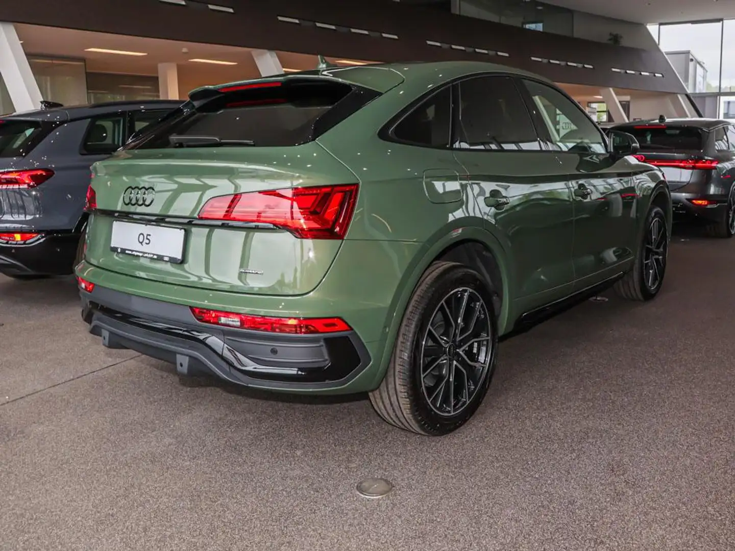 Audi Q5 Sportback S line business KAM+MATRIX-LED+20` Grün - 2