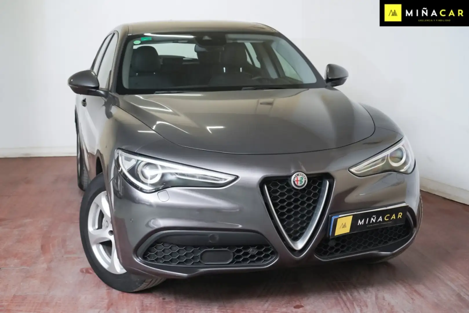 Alfa Romeo Stelvio 2.2 RWD Aut. 160 Gris - 2