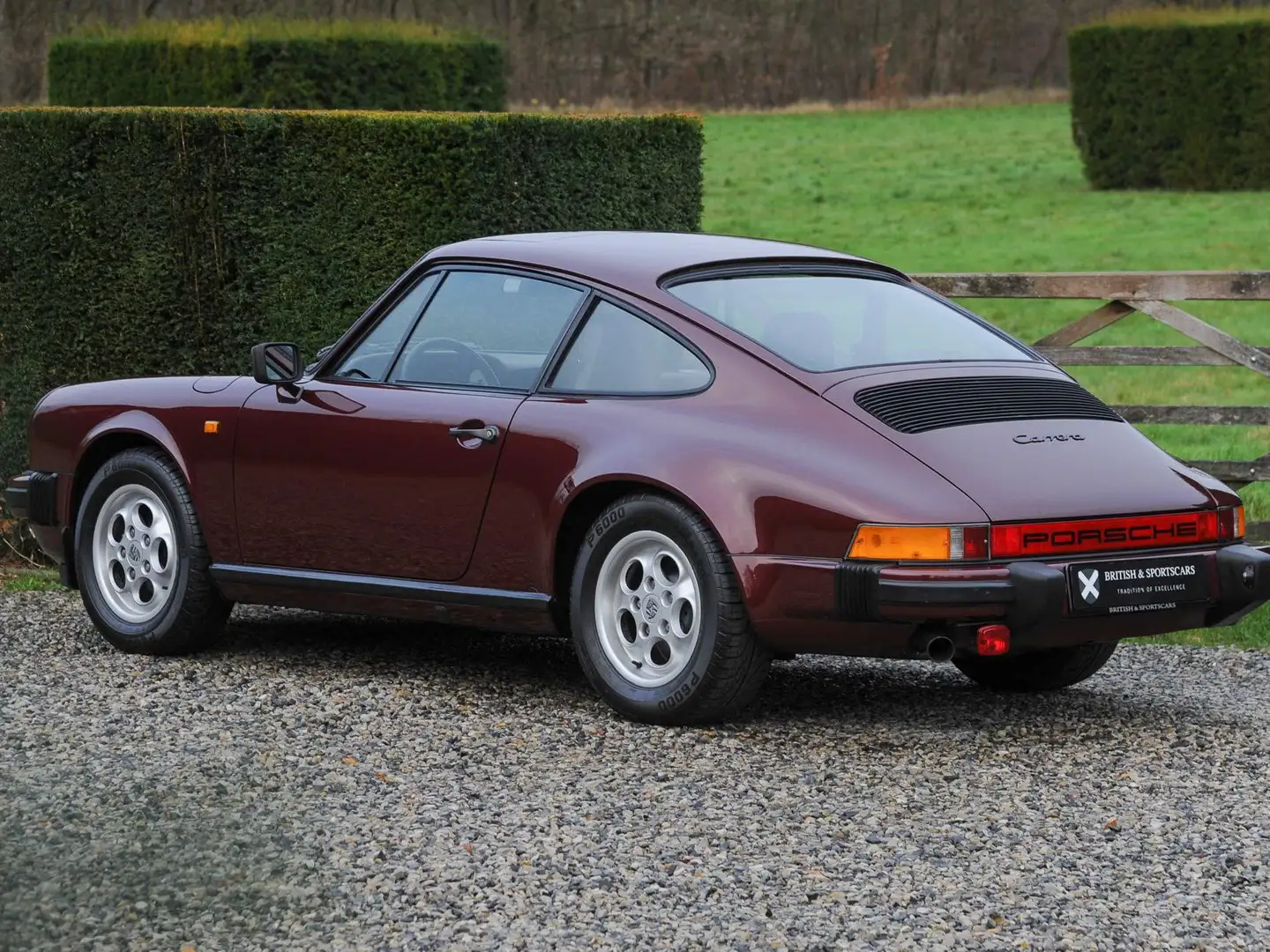 Porsche 911 Carrera 3.2 Coupe Red - 2