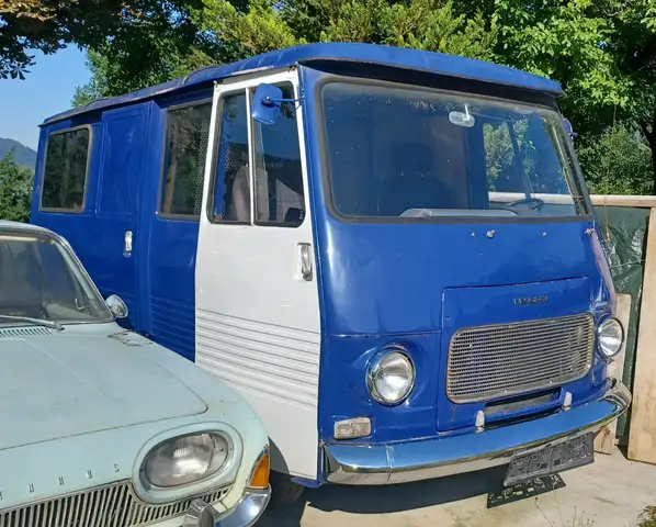 Peugeot J7