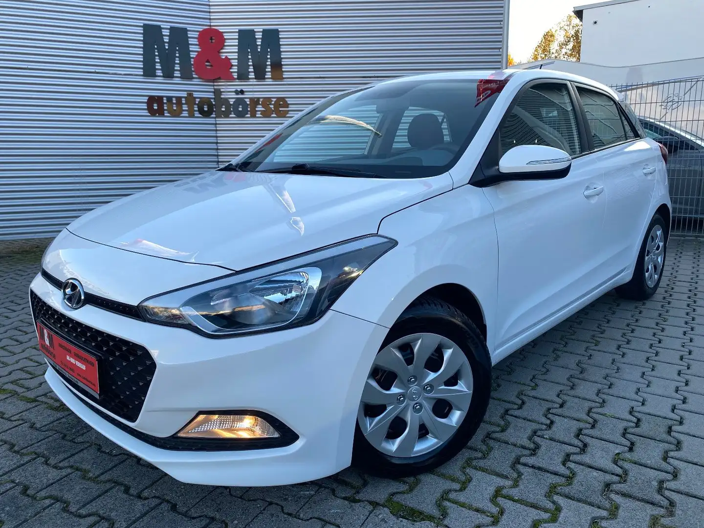 Hyundai i20 Go 1.Hand/Allwetterreifen/Klima/AUX/USB Blanc - 1