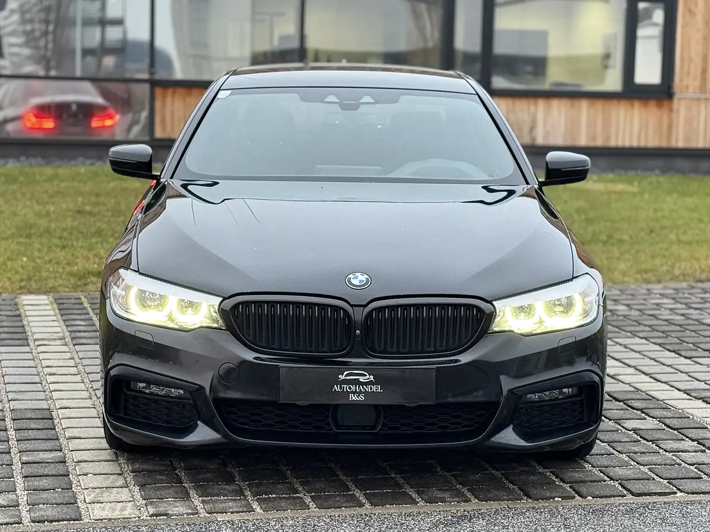 BMW 530 530d xDrive Aut. *M-PAKET, ASSISTENTEN, 360 KAMERA Schwarz - 2