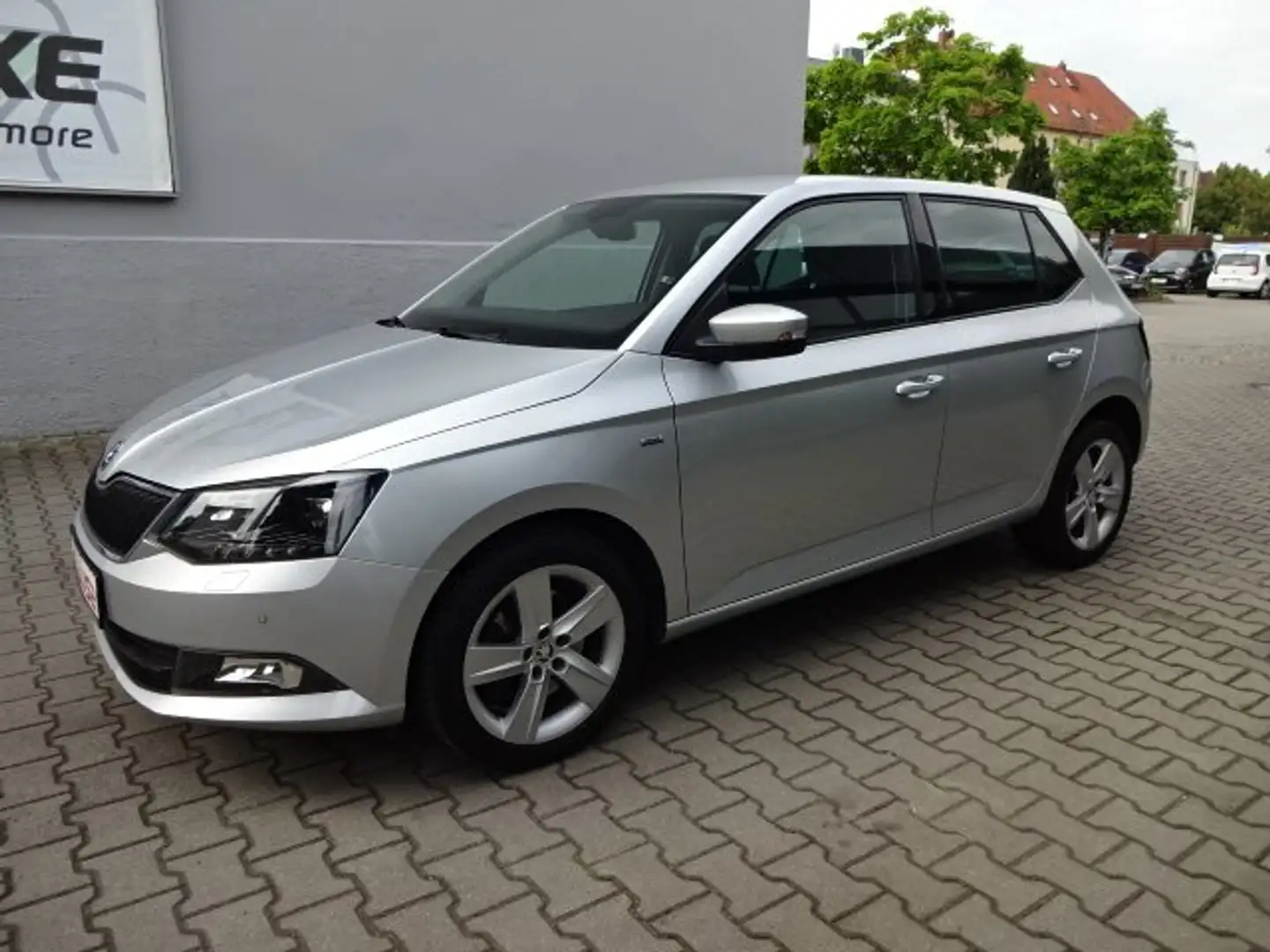 Skoda Fabia Ambition Plateado - 2