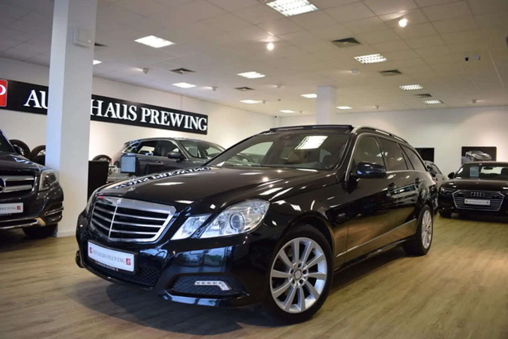 Mercedes-Benz E 350 CGI T BE AVANTG./COMAND/PANO/ILS/LEDER/RFK Noir - 1