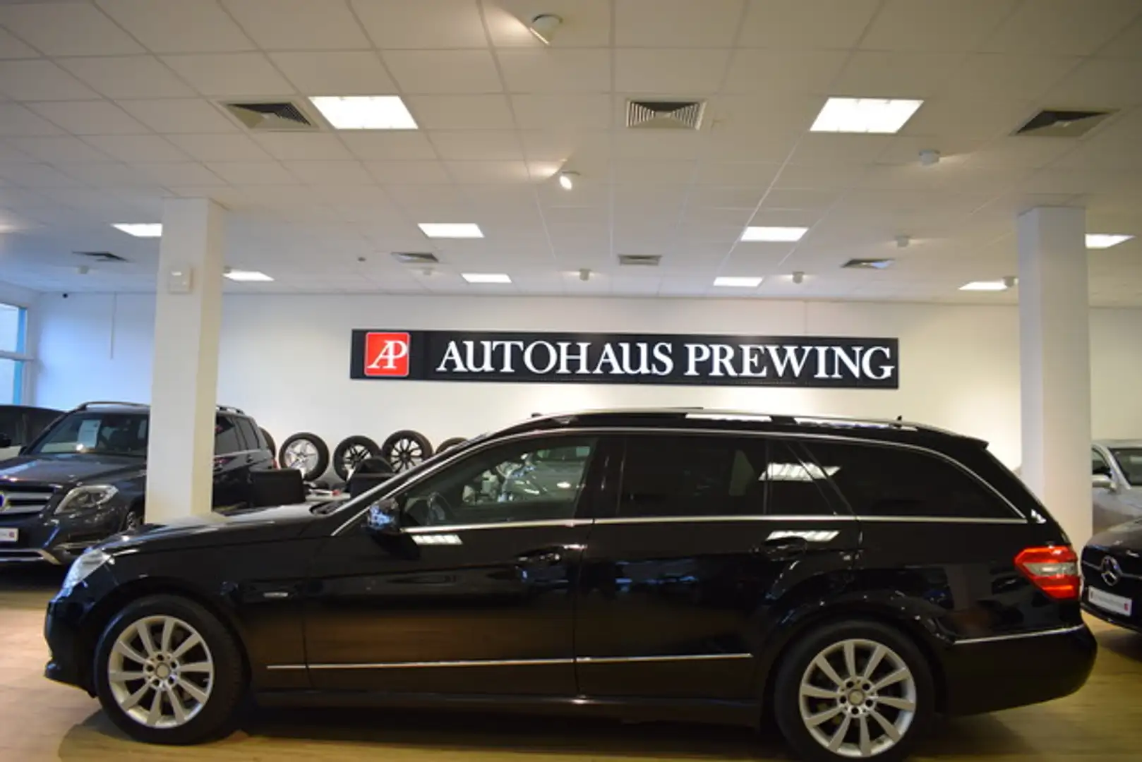 Mercedes-Benz E 350 CGI T BE AVANTG./COMAND/PANO/ILS/LEDER/RFK Noir - 2