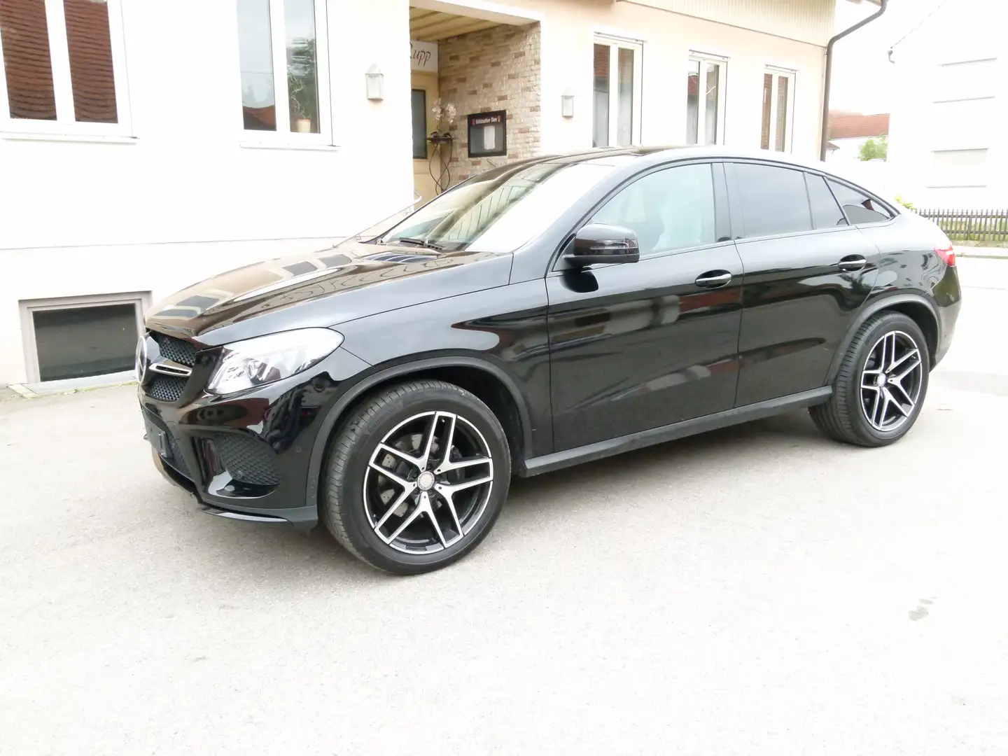 Mercedes-Benz GLE 350 GLE-Coupe Diesel d Coupe 4Matic 9G-TRONIC AMG Line Schwarz - 2