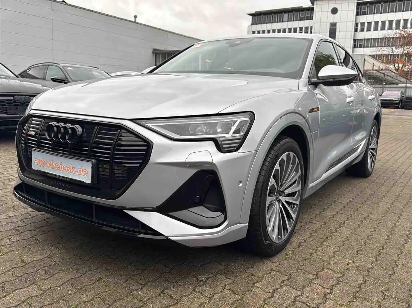 Audi e-tron Sportback 55 2x S line ACC AHK BLACK 21Z Silber - 1