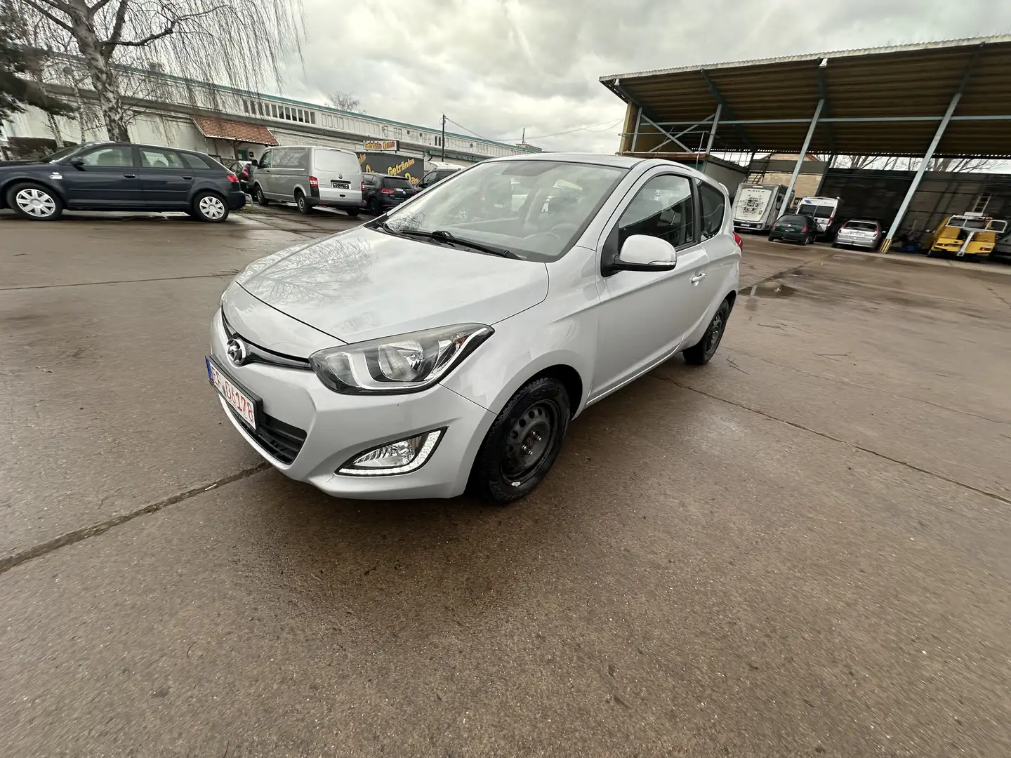 Hyundai i20 1.1 CRDi 5 Star Edition Silber - 2