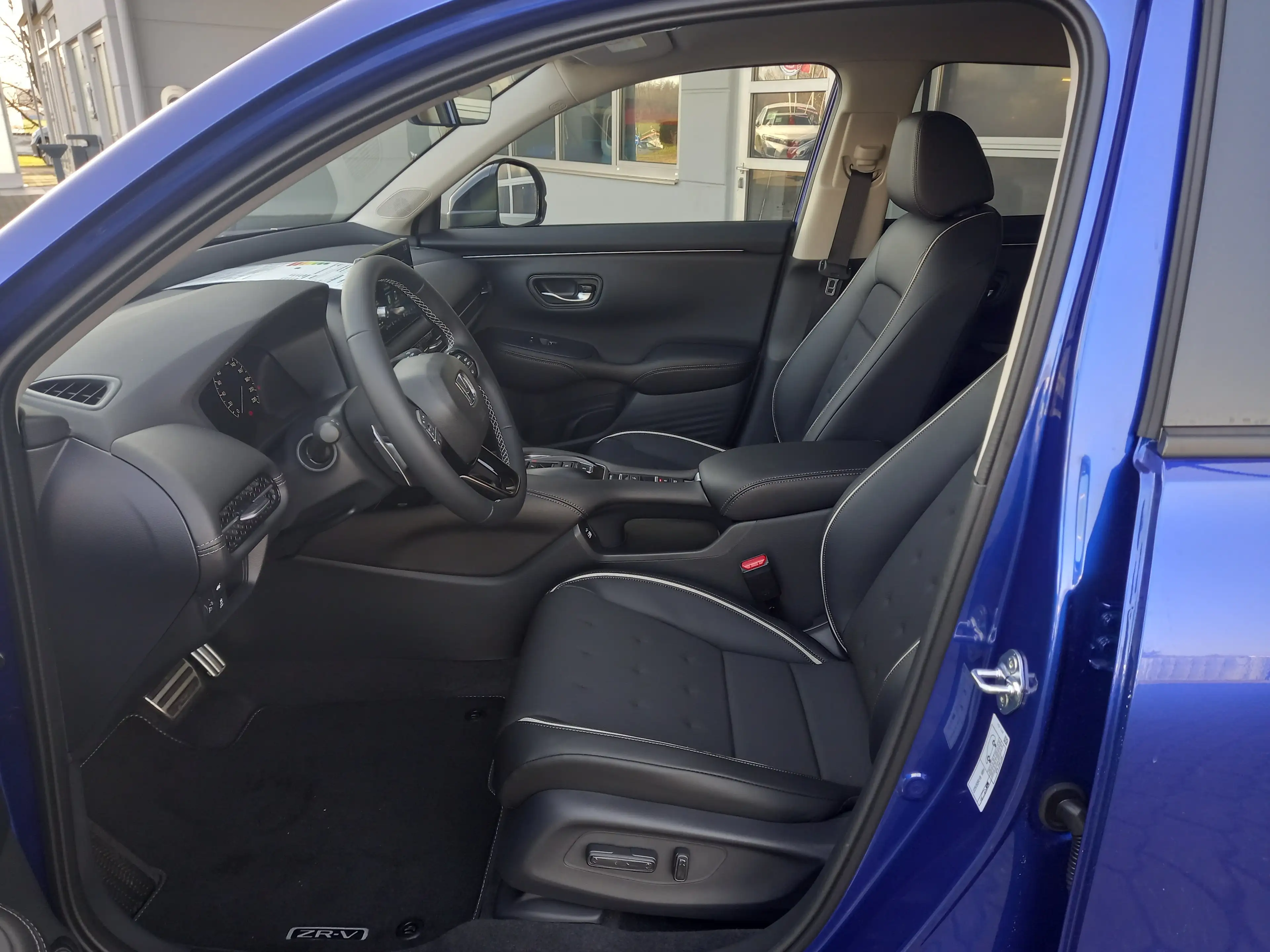 Honda ZR-V e: HEV Sport — photo 7