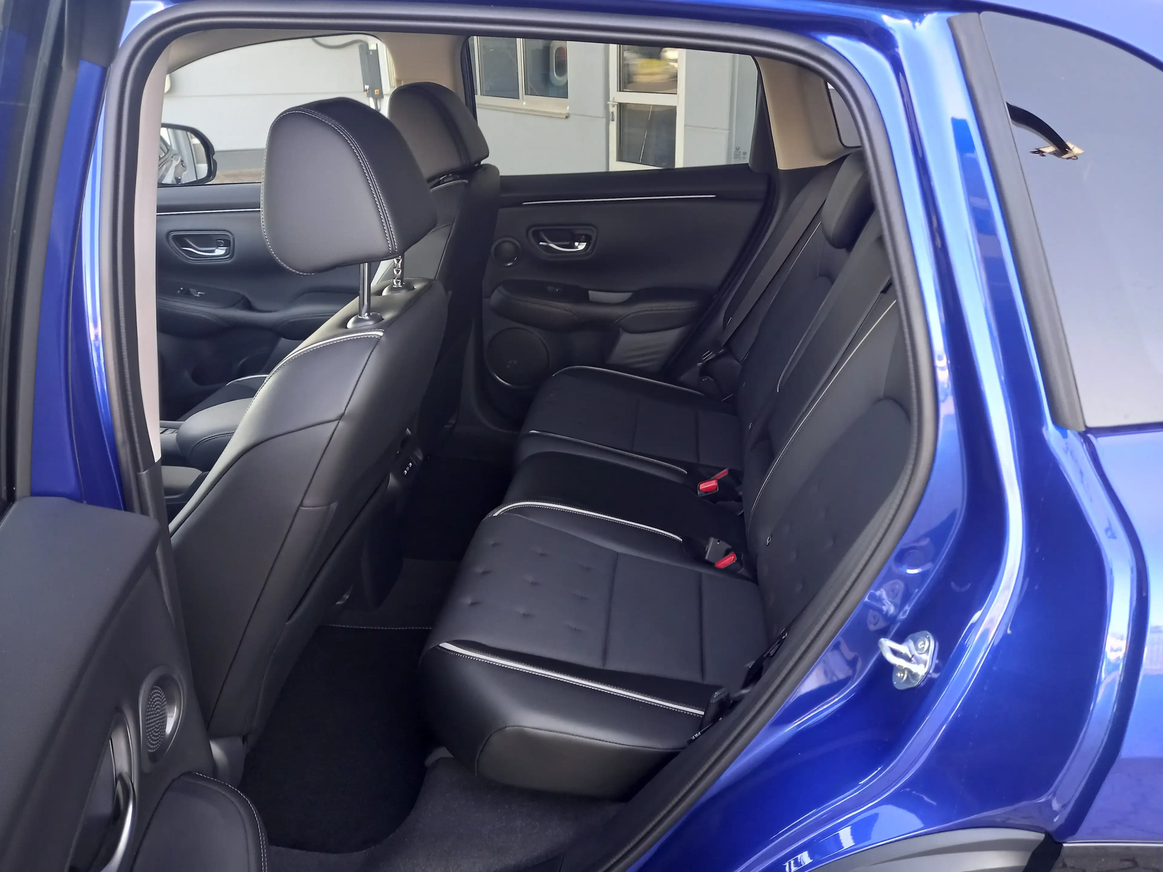 Honda ZR-V e: HEV Sport — photo 8