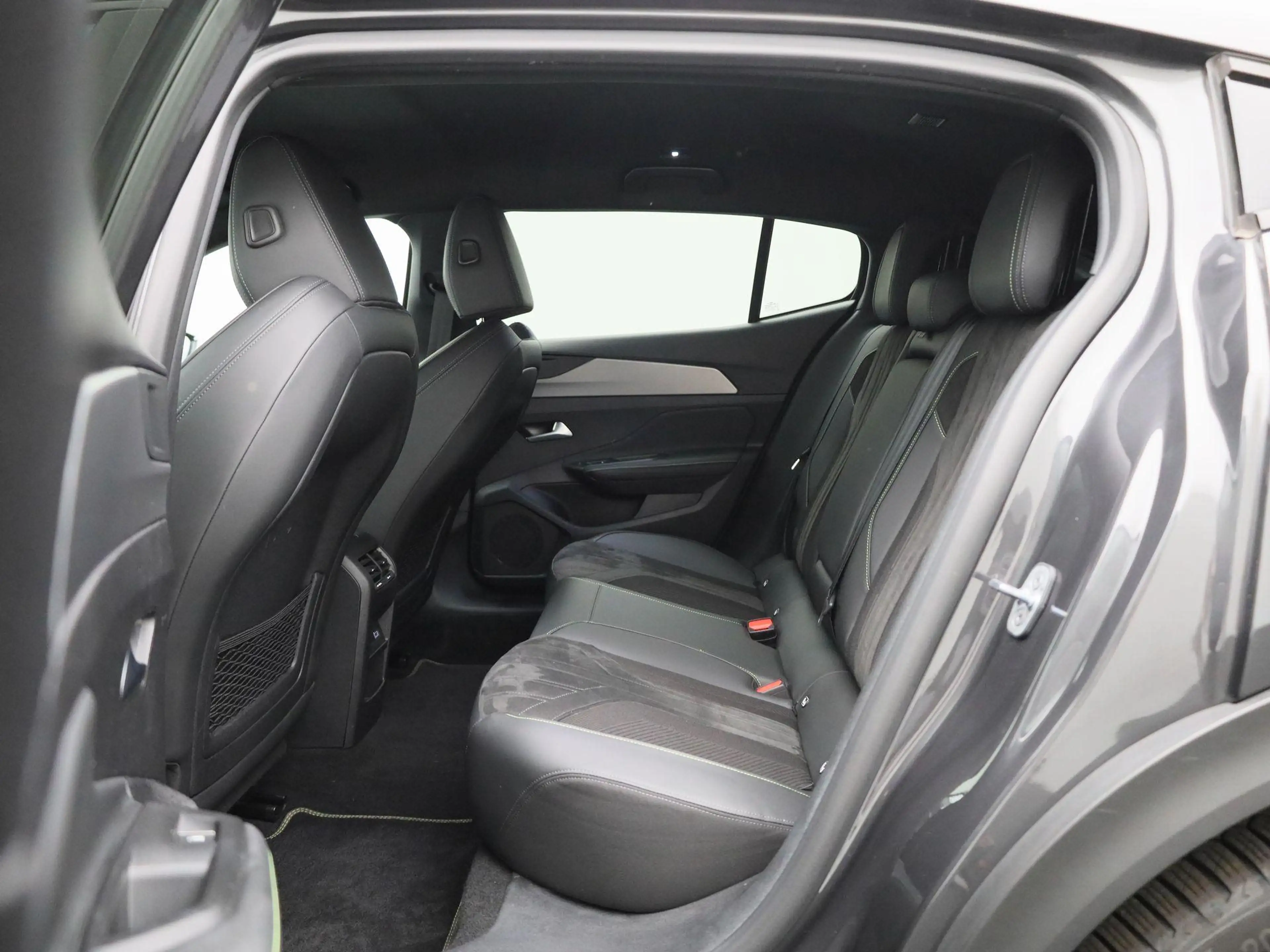 Peugeot 408 1.2 PureTech 130 S&S EAT8 GT — photo 12