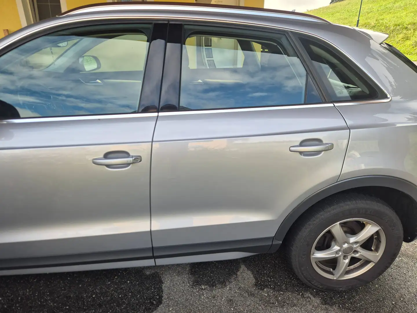 Audi Q3 Q3 2,0 TDI Design quattro Design Silber - 2
