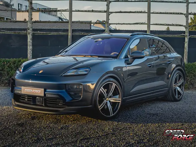 Porsche Macan 4 EV | 22" | Panodak | Achterasbest | Sport Chrono