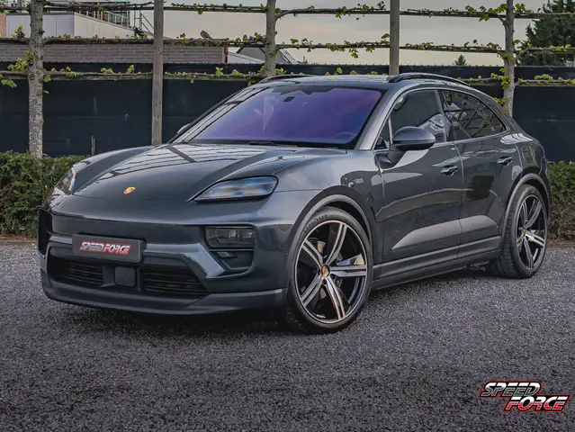 Porsche Macan 4 EV | 22" | Panodak | Achterasbest | Sport Chrono
