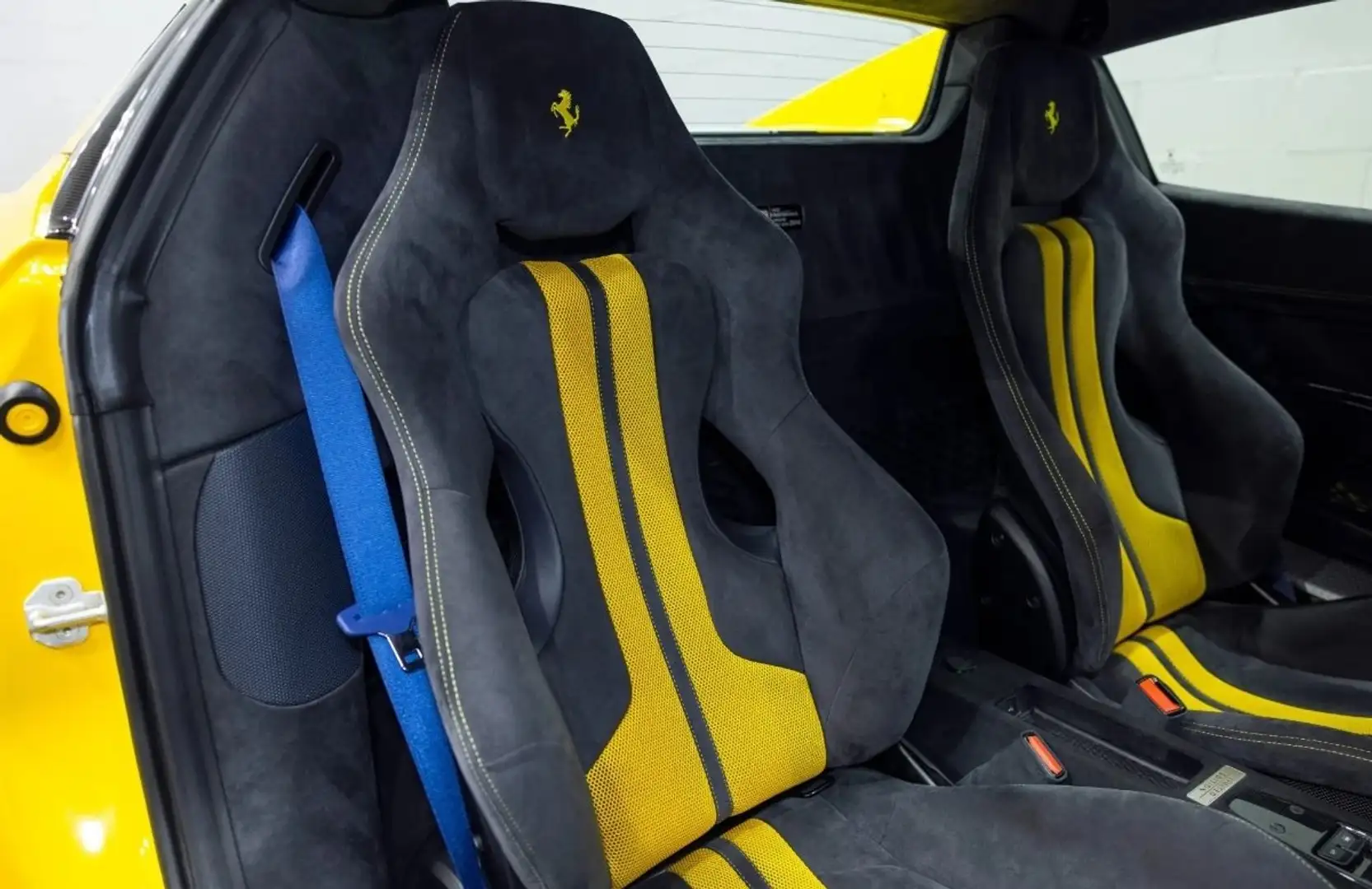 Ferrari 458 Speciale A Convertible Jaune - 2