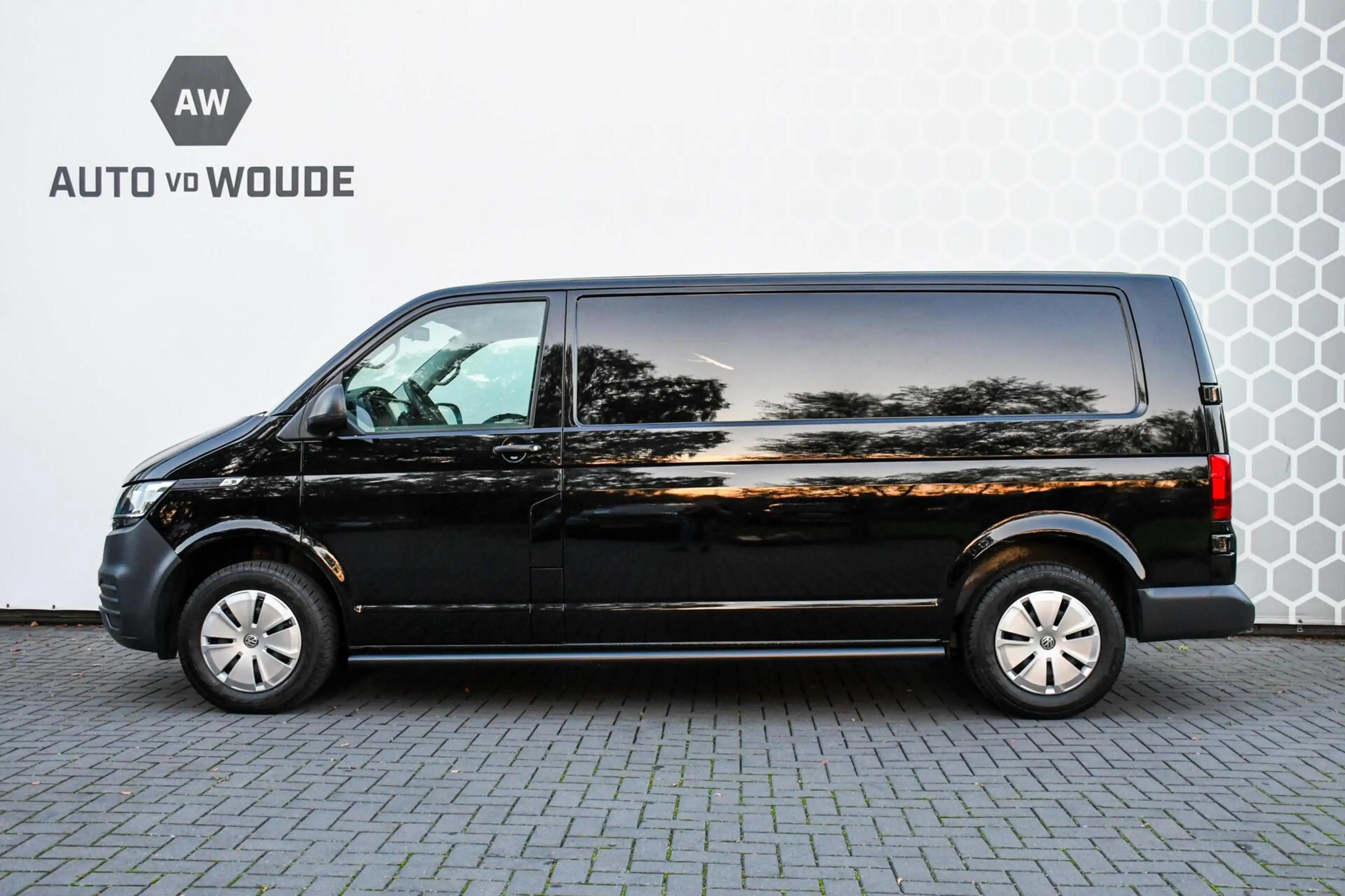 Volkswagen T6.1 Transporter 2.0 TDI L2H1 Carplay Cruise PDC 2021 — photo 21