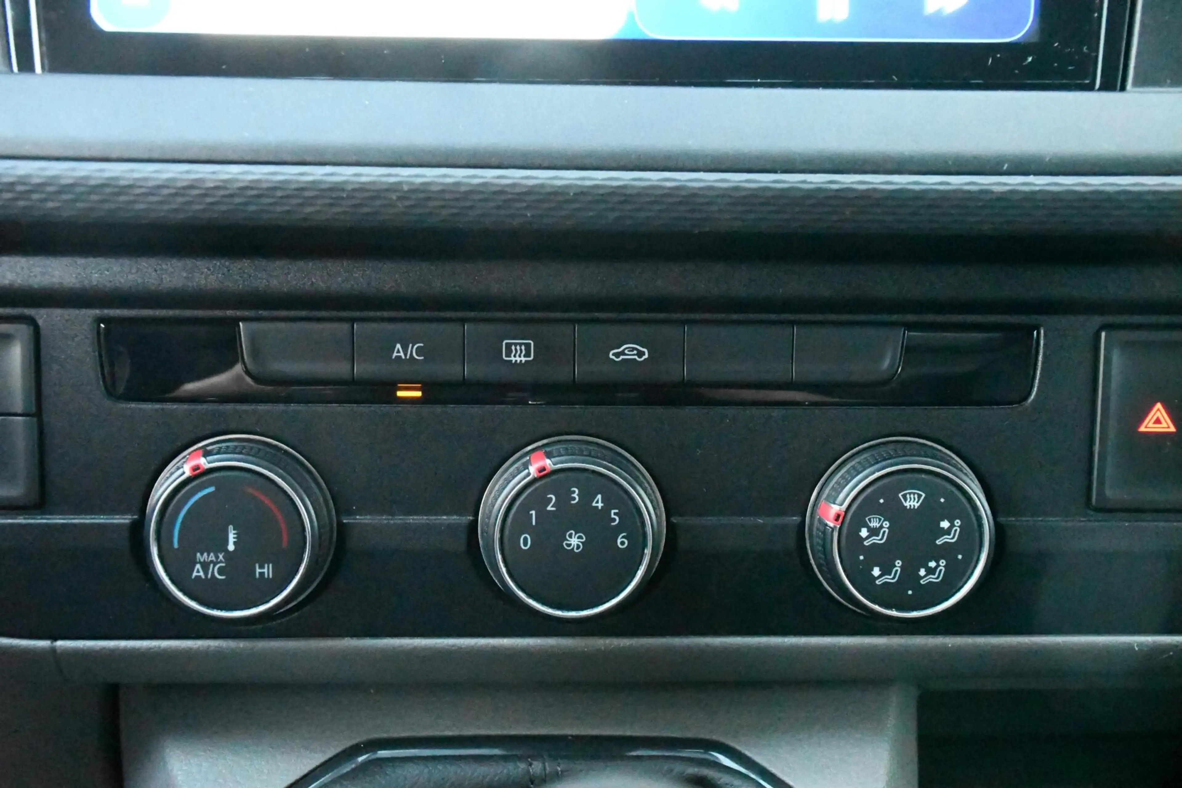 Volkswagen T6.1 Transporter 2.0 TDI L2H1 Carplay Cruise PDC 2021 — photo 13