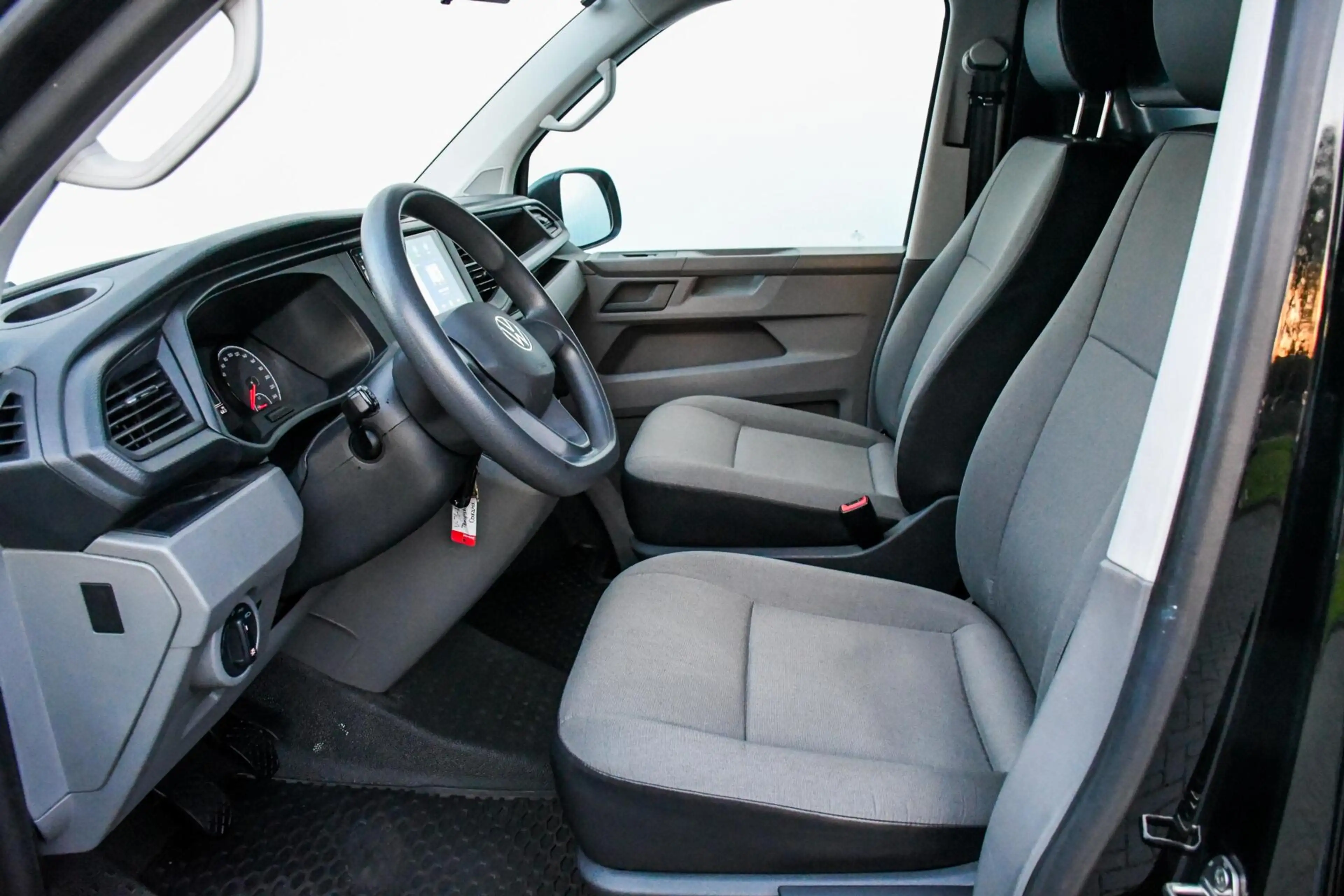 Volkswagen T6.1 Transporter 2.0 TDI L2H1 Carplay Cruise PDC 2021 — photo 6