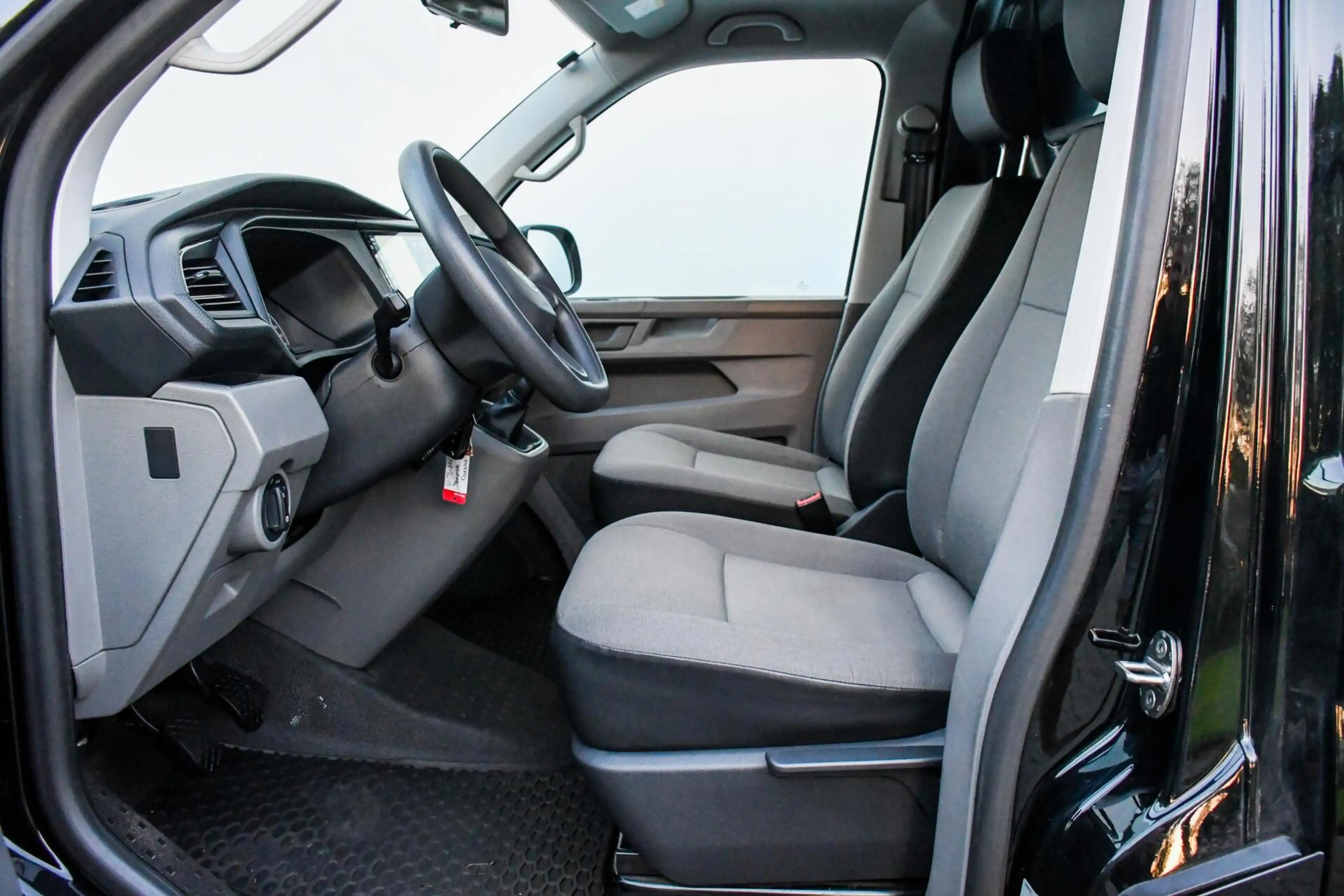 Volkswagen T6.1 Transporter 2.0 TDI L2H1 Carplay Cruise PDC 2021 — photo 5