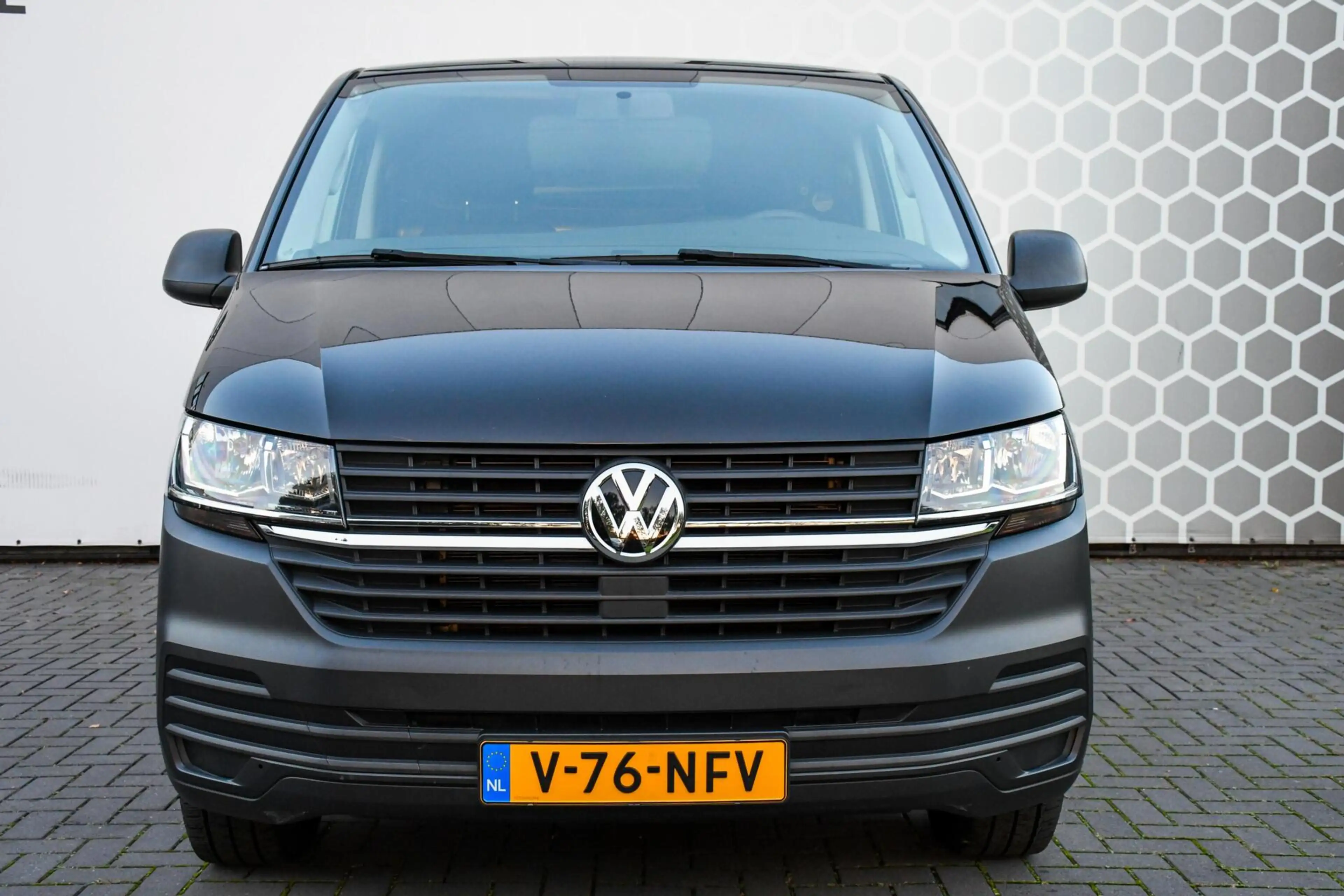 Volkswagen T6.1 Transporter 2.0 TDI L2H1 Carplay Cruise PDC 2021 — photo 2