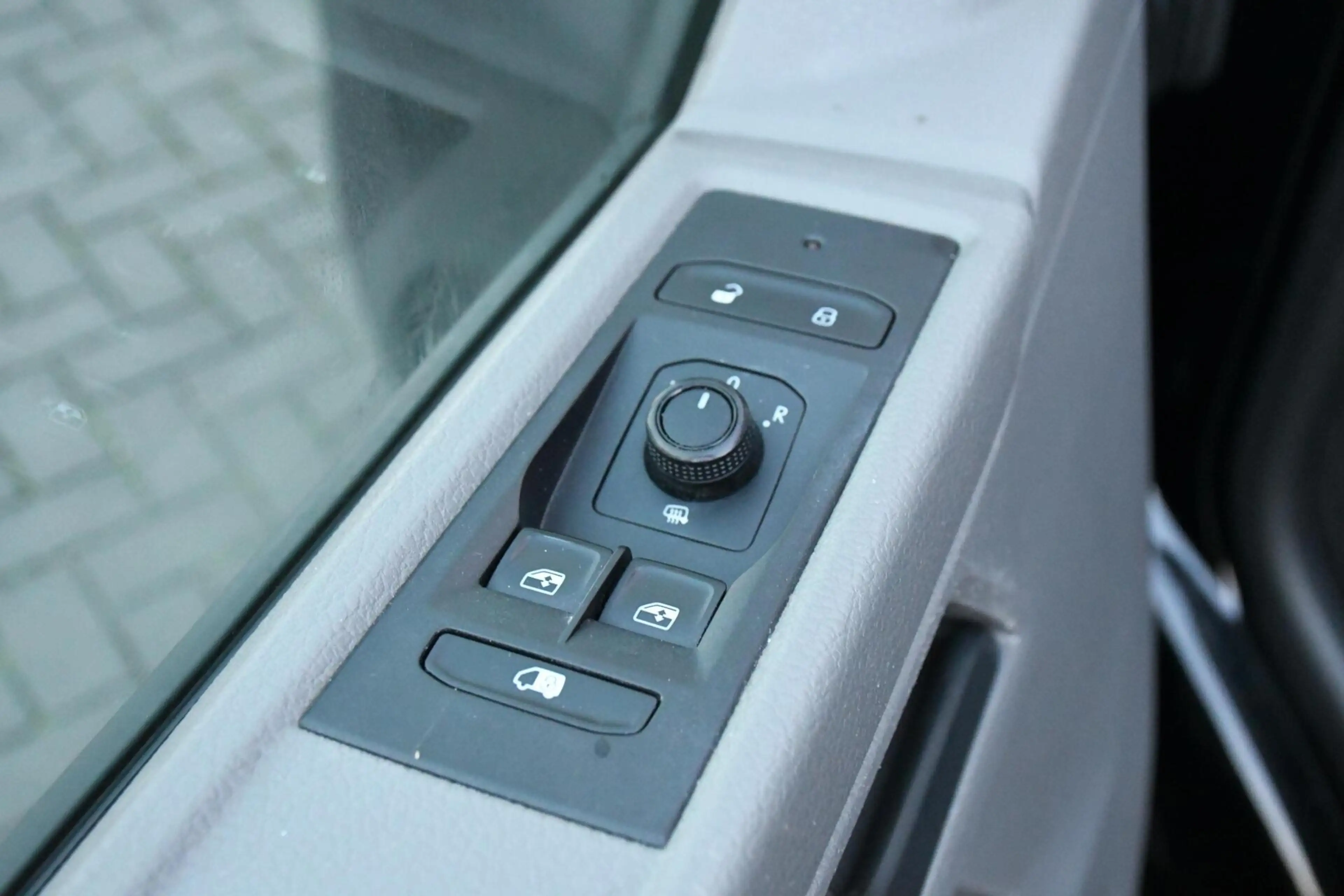Volkswagen T6.1 Transporter 2.0 TDI L2H1 Carplay Cruise PDC 2021 — photo 17