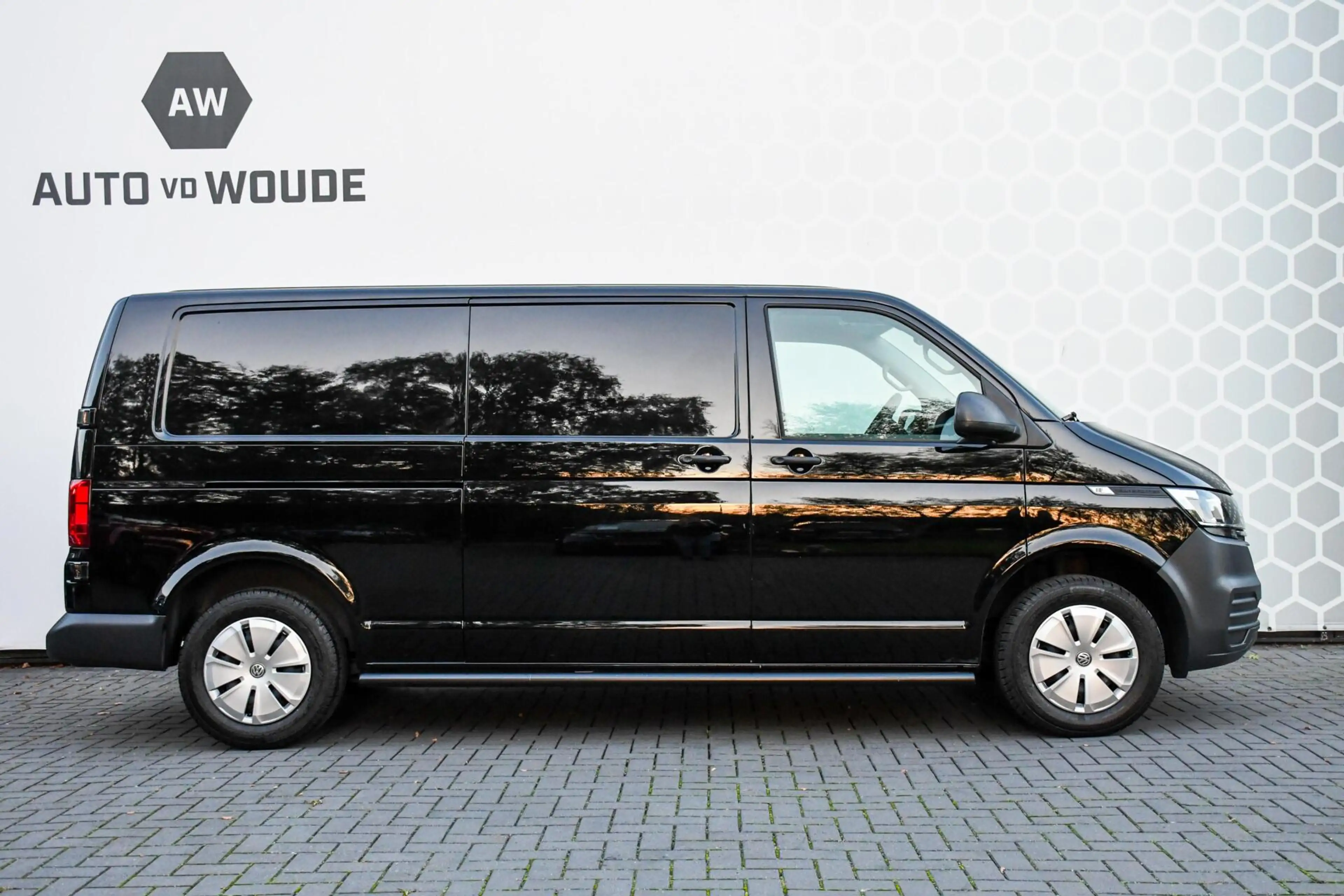 Volkswagen T6.1 Transporter 2.0 TDI L2H1 Carplay Cruise PDC 2021 — photo 25