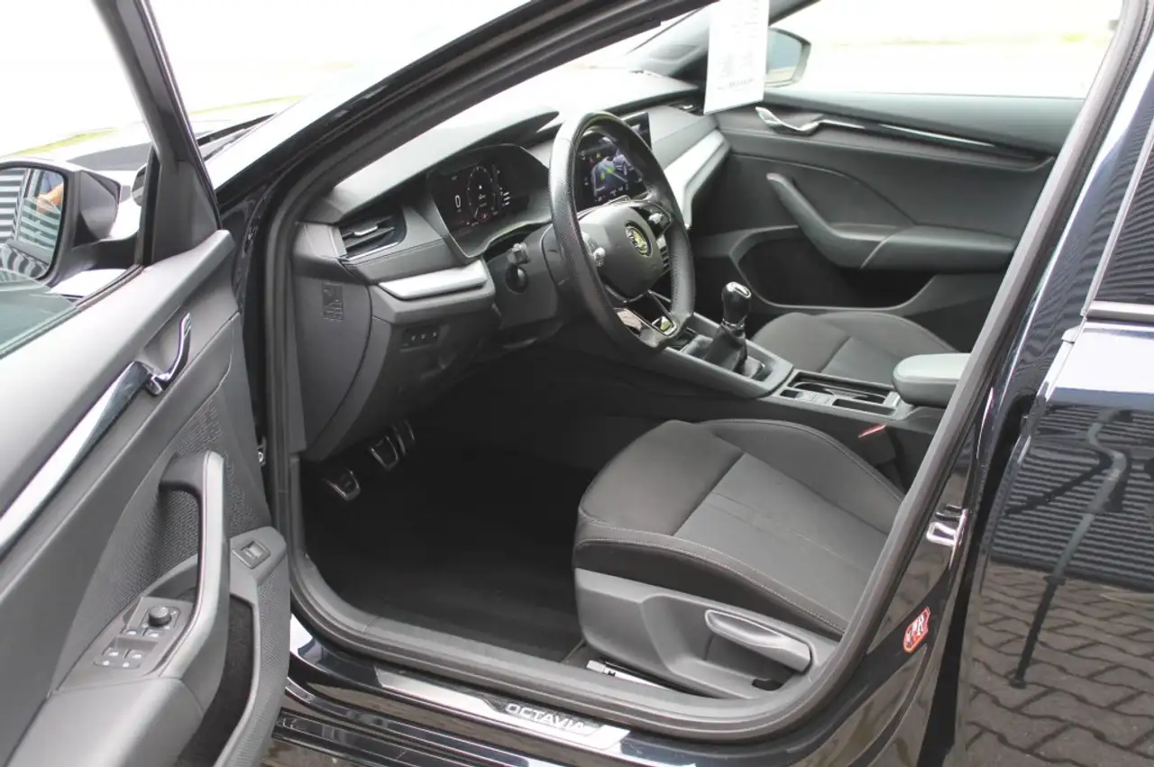 Skoda Octavia 1.0 TSi Combi Sport Business Uitv. Sportstoelen -, миниатюра 2