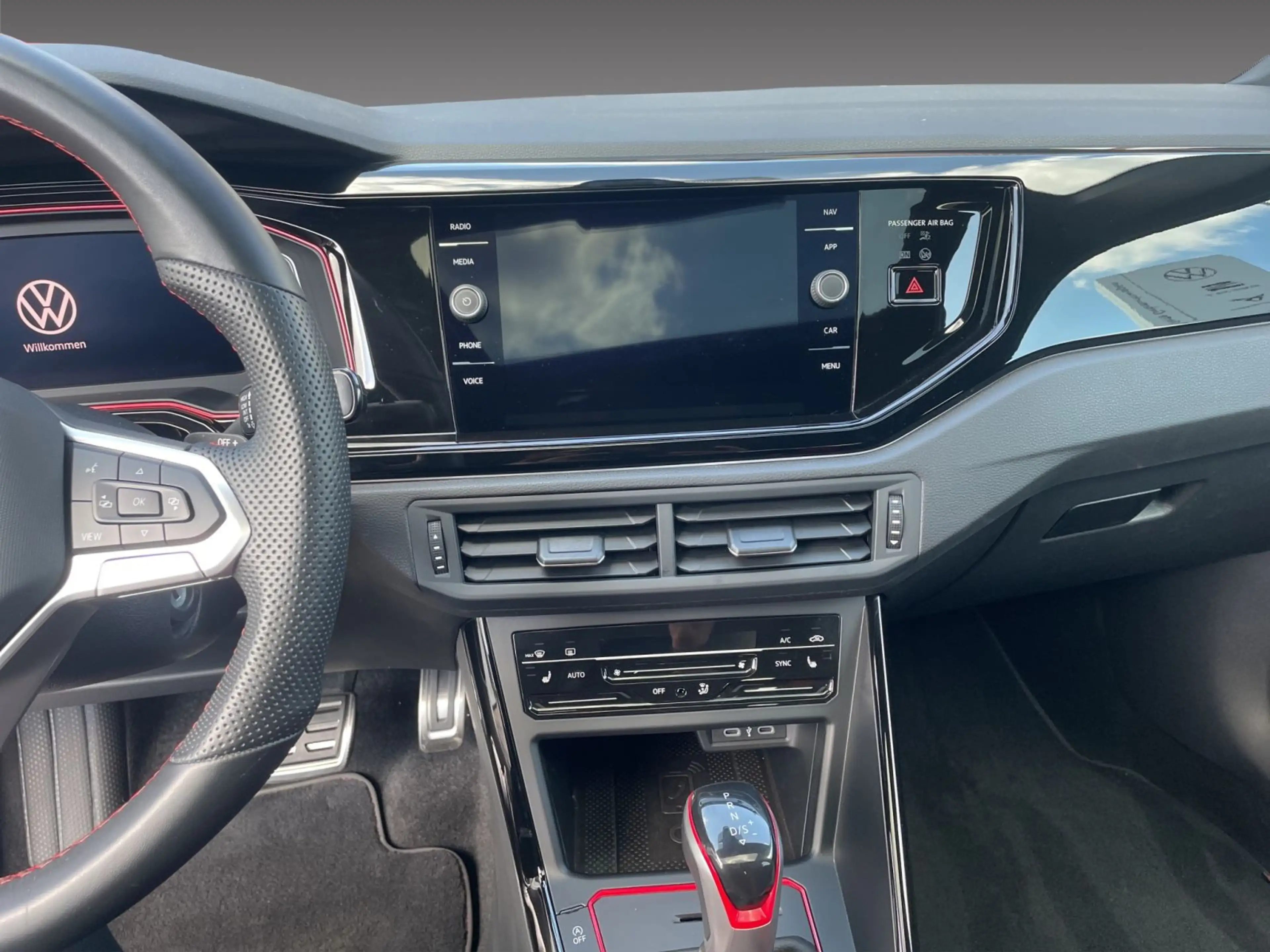 Volkswagen Polo GTI Edition 25 2.0 TSI DSG IQ.DRIVE+PANO — photo 11
