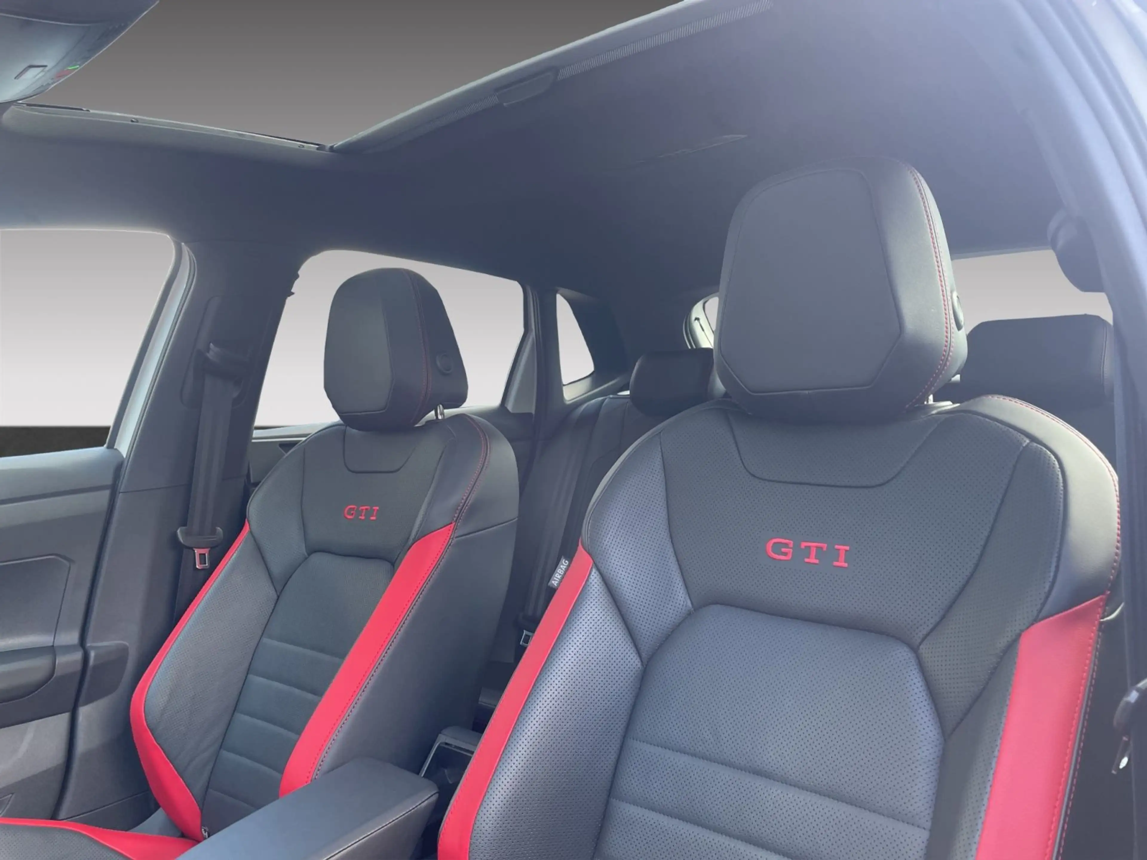 Volkswagen Polo GTI Edition 25 2.0 TSI DSG IQ.DRIVE+PANO — photo 9