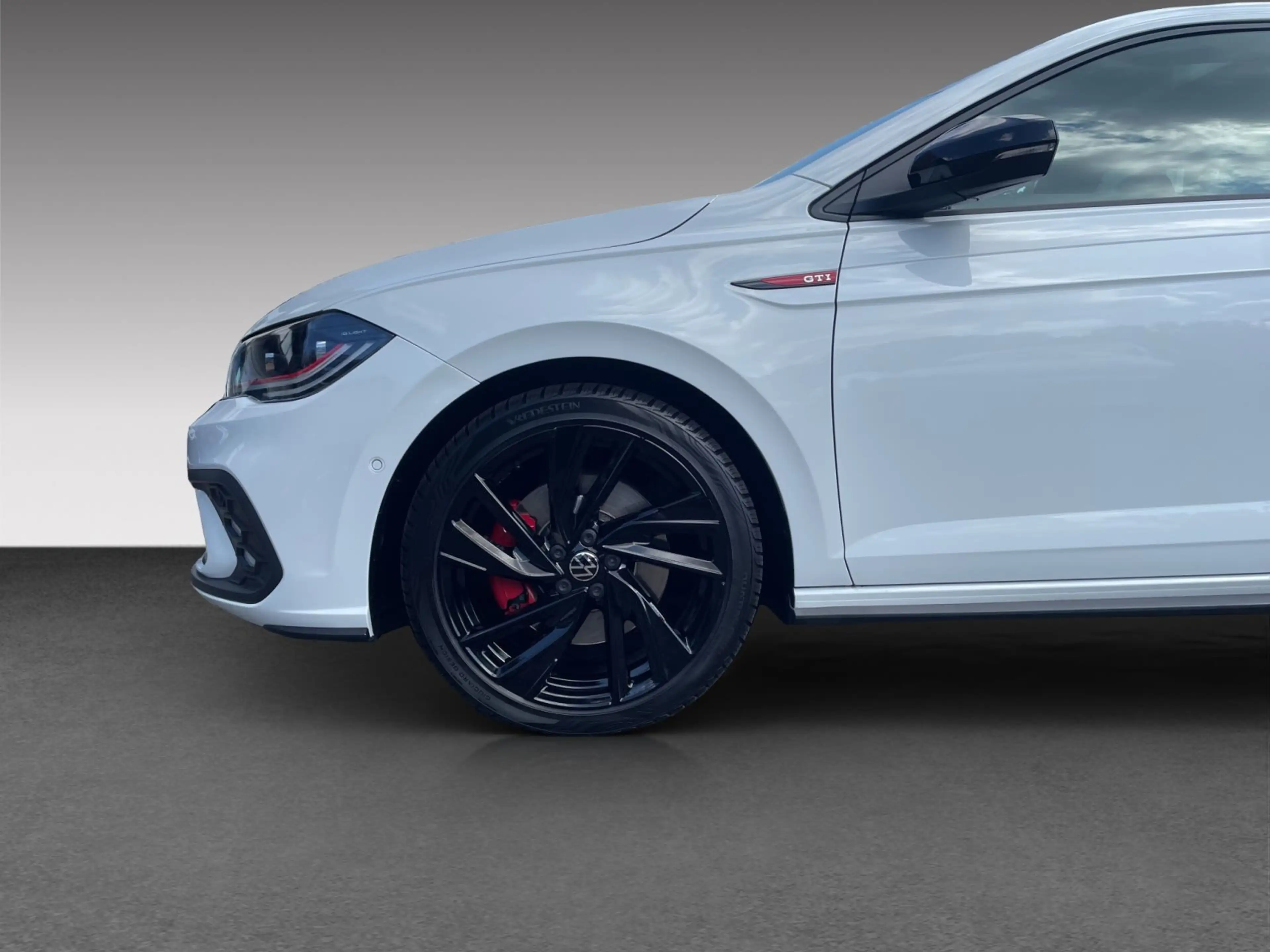 Volkswagen Polo GTI Edition 25 2.0 TSI DSG IQ.DRIVE+PANO — photo 8