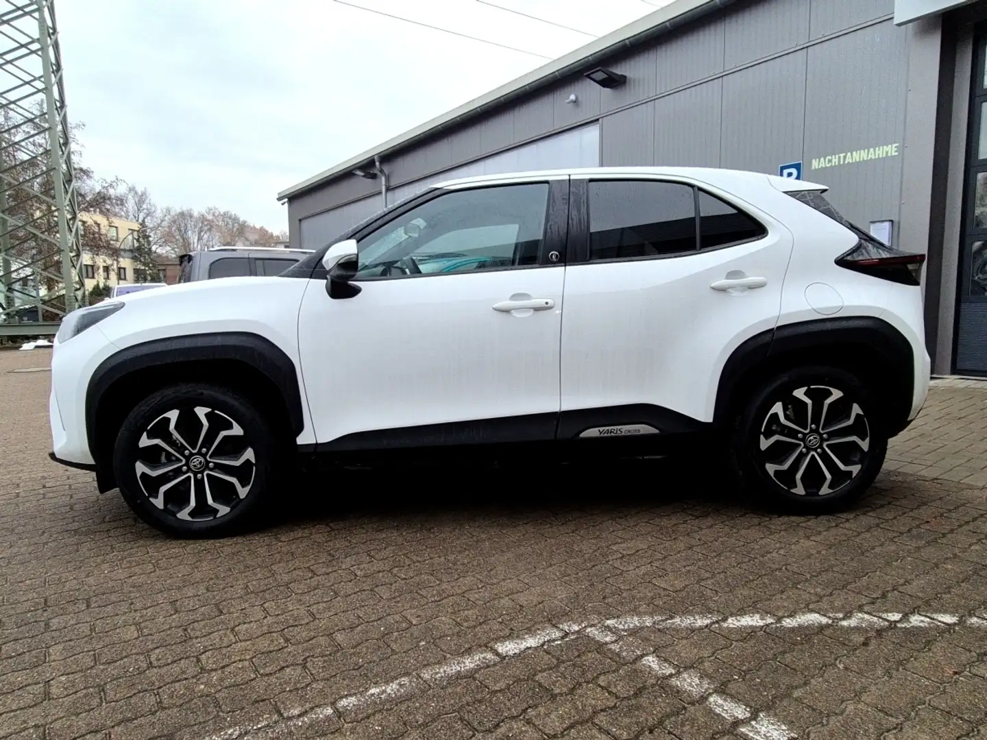 Toyota Yaris Cross 1.5 Hybrid Team D SHZ KAM ACC Weiß - 2