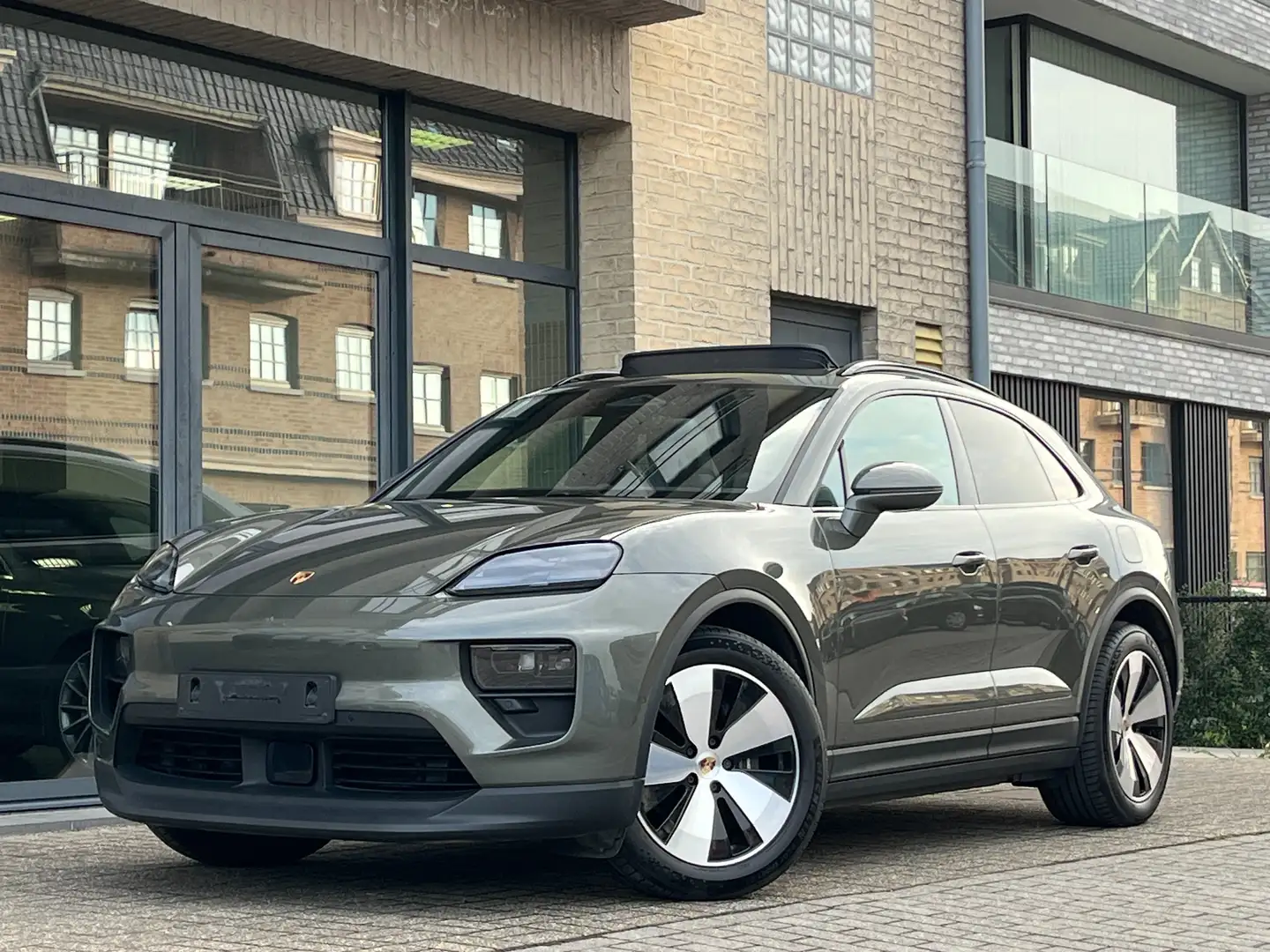 Porsche Macan e-Macan 100 kWh 4 Grijs - 1