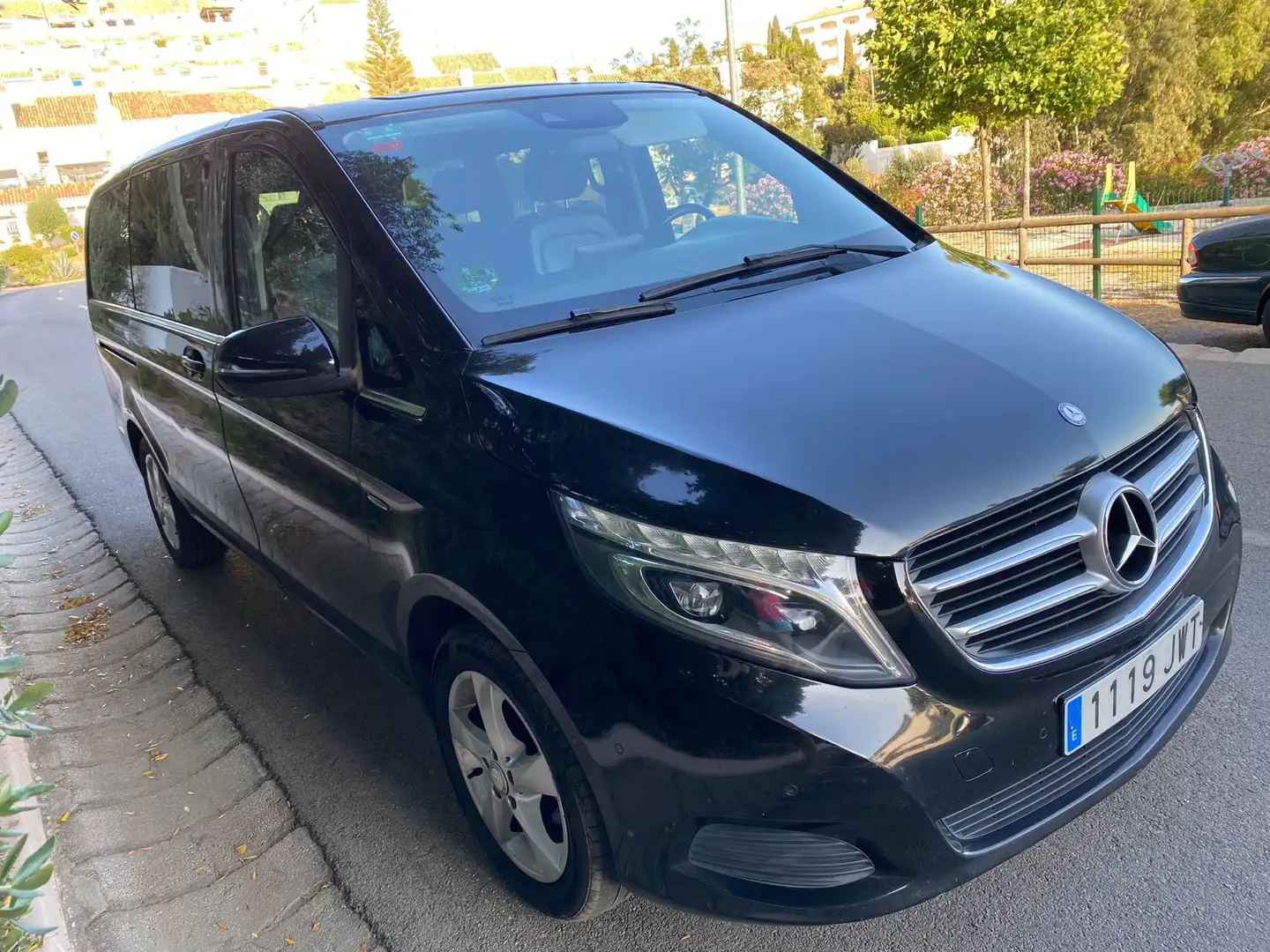 Mercedes-Benz V 220 220d Largo Avantgarde 7G Tronic Negro - 2
