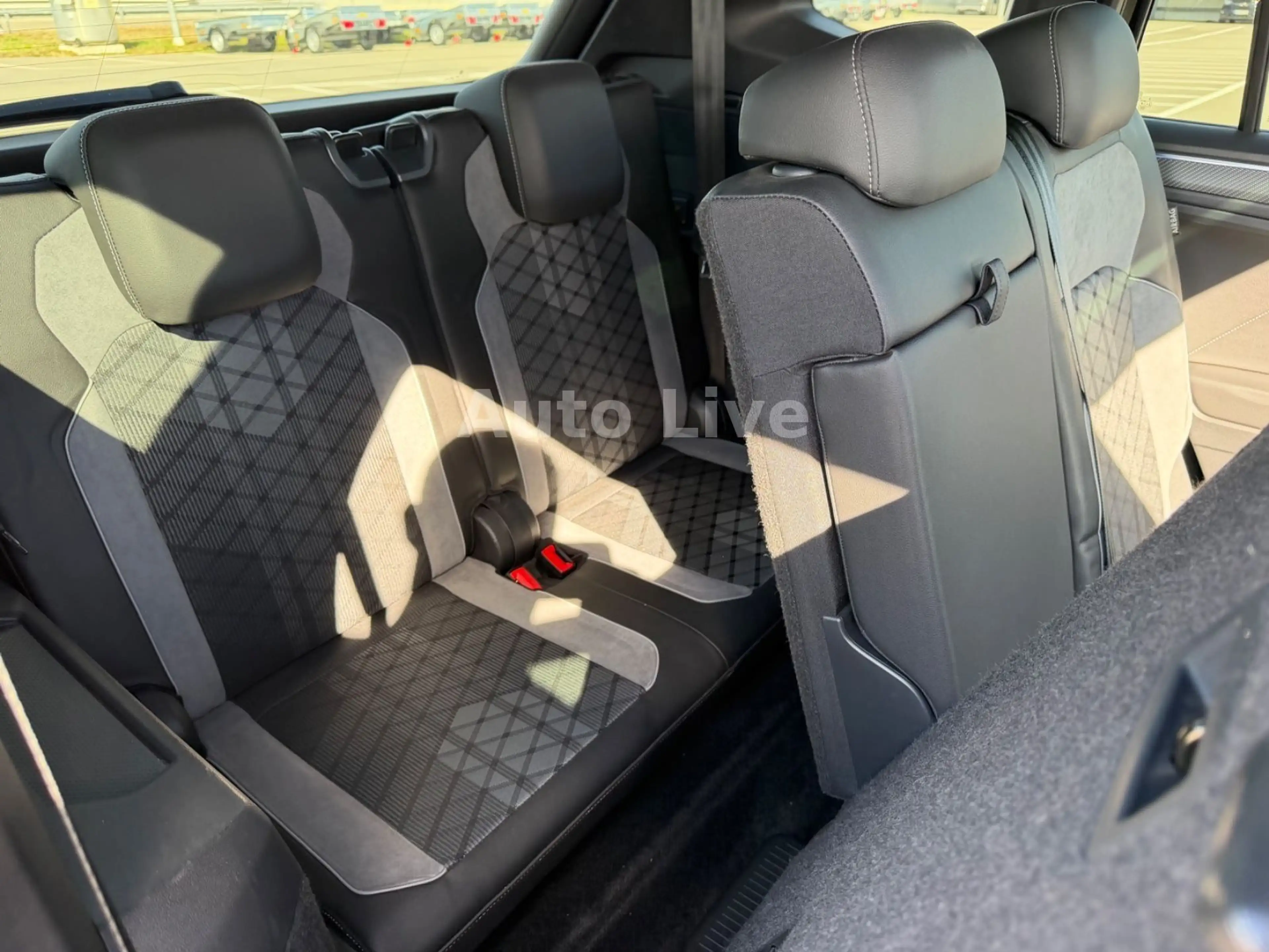 Volkswagen Tiguan Allspace 2.0 TDI DSG*4M*7-STZ*R LINE*PANO — photo 11