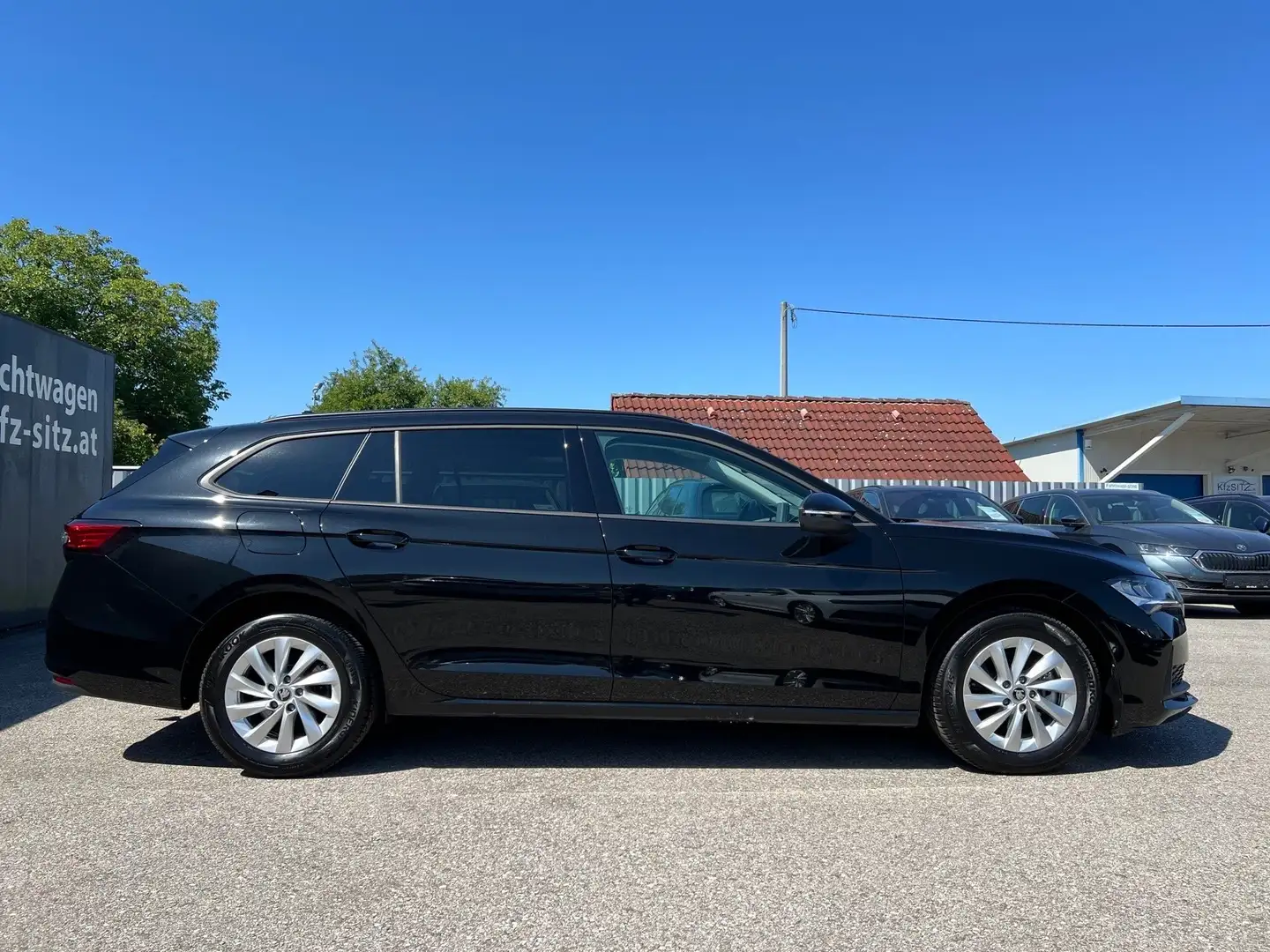 Skoda Superb Kombi 2,0 TDI Essence DSG | NP: €52.560 Schwarz - 2