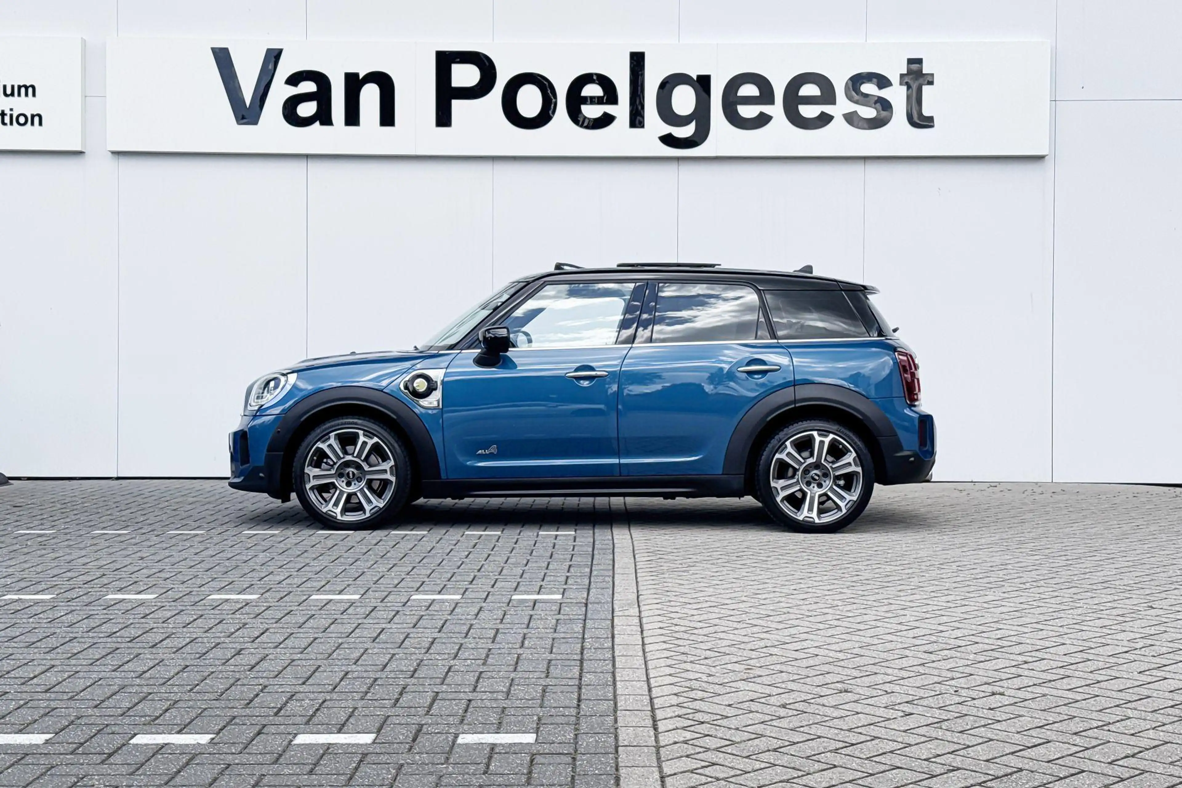 MINI Cooper SE Countryman ALL4 Business Edition — photo 2
